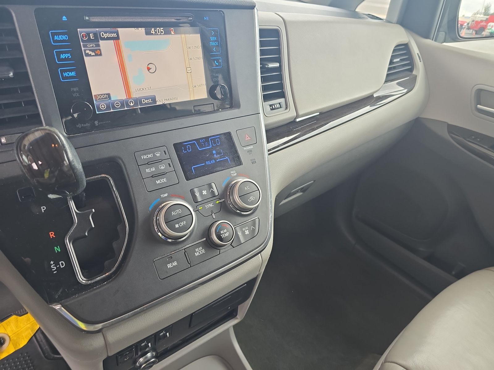 2015 Toyota Sienna XLE Premium FWD