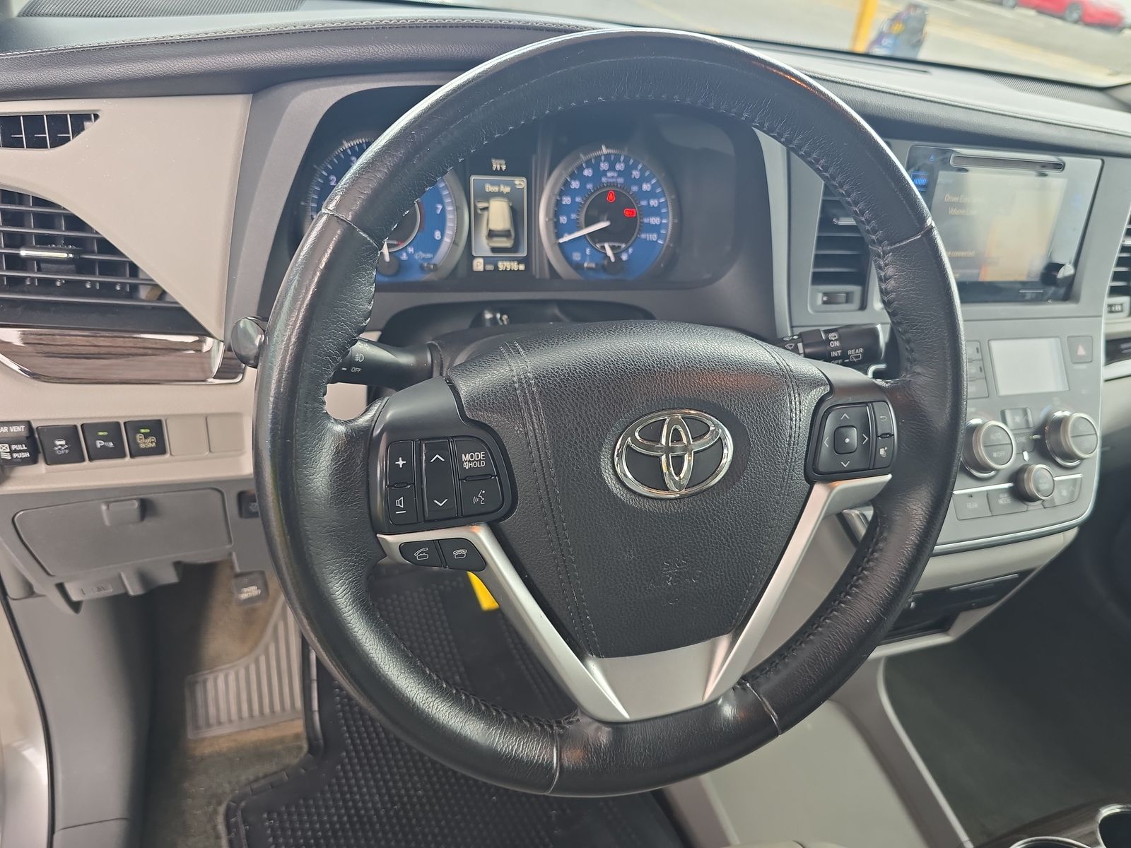 2015 Toyota Sienna XLE Premium FWD