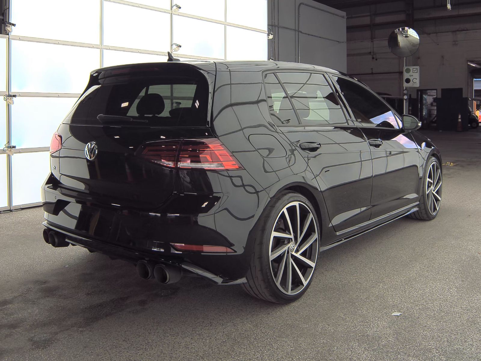 2019 Volkswagen Golf R 2.0T AWD