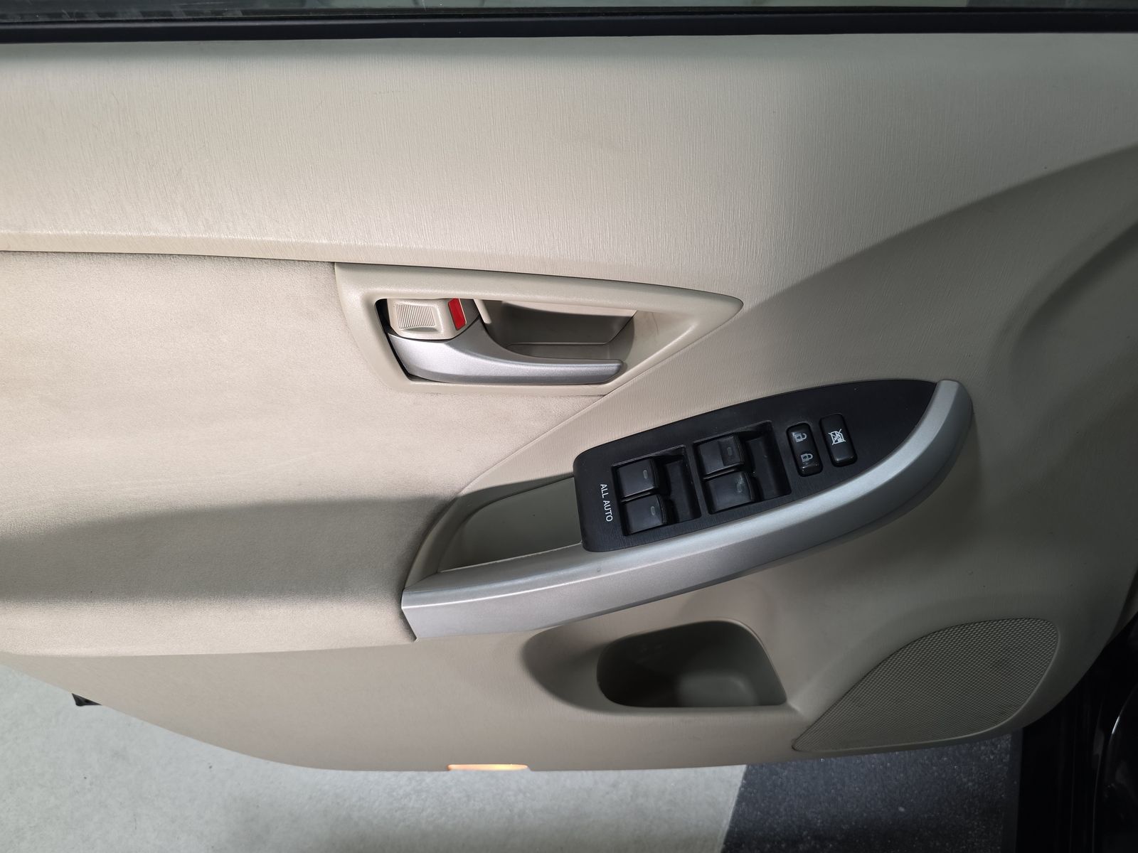 2012 Toyota Prius Two FWD