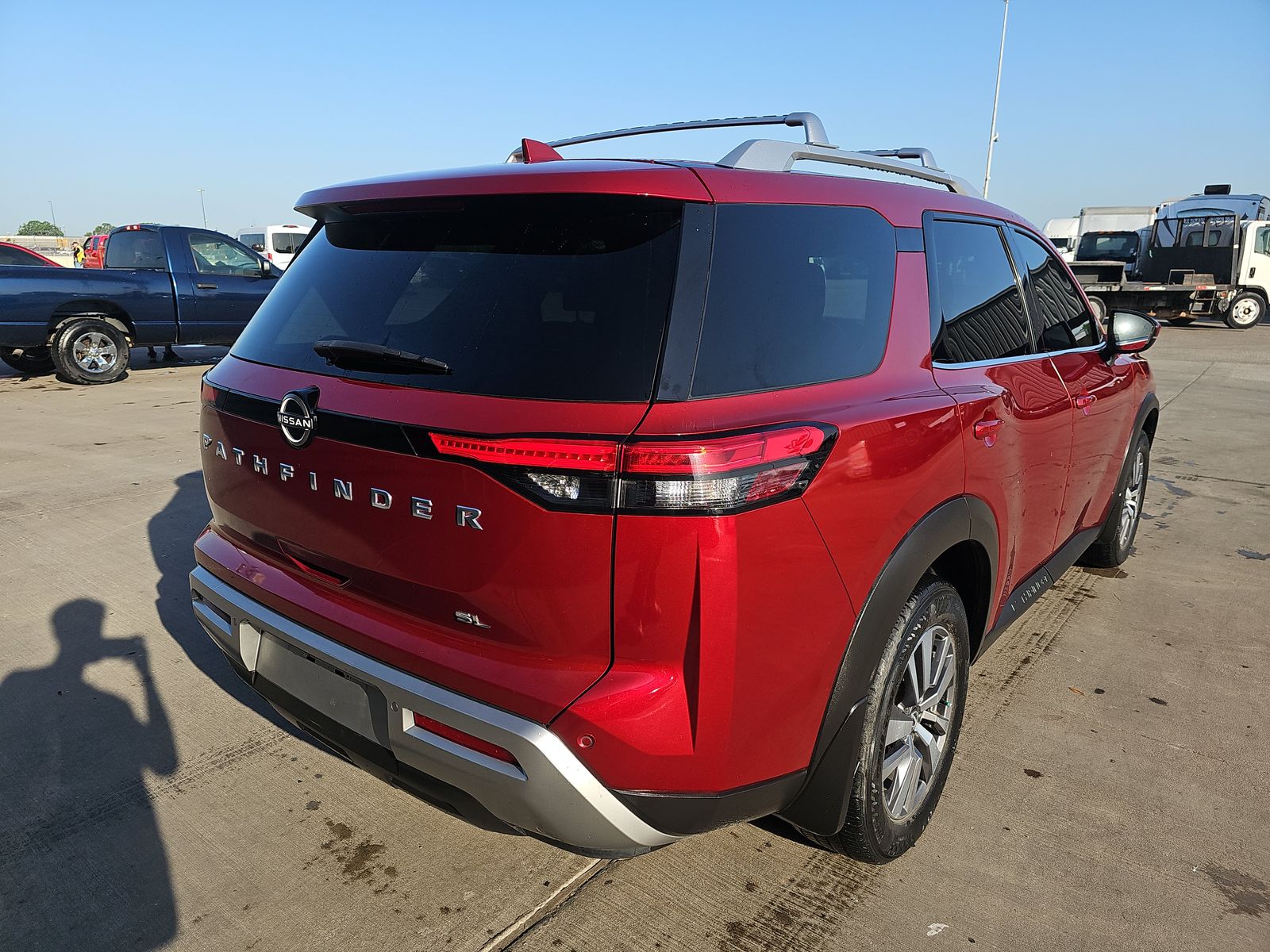 2023 Nissan Pathfinder SL FWD