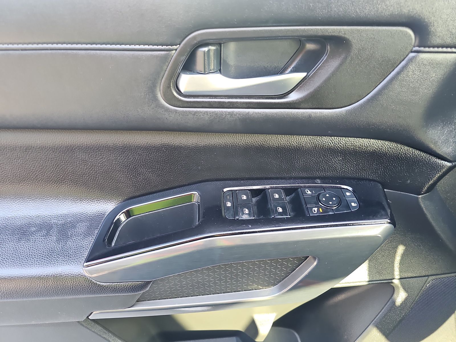 2023 Nissan Pathfinder SL FWD