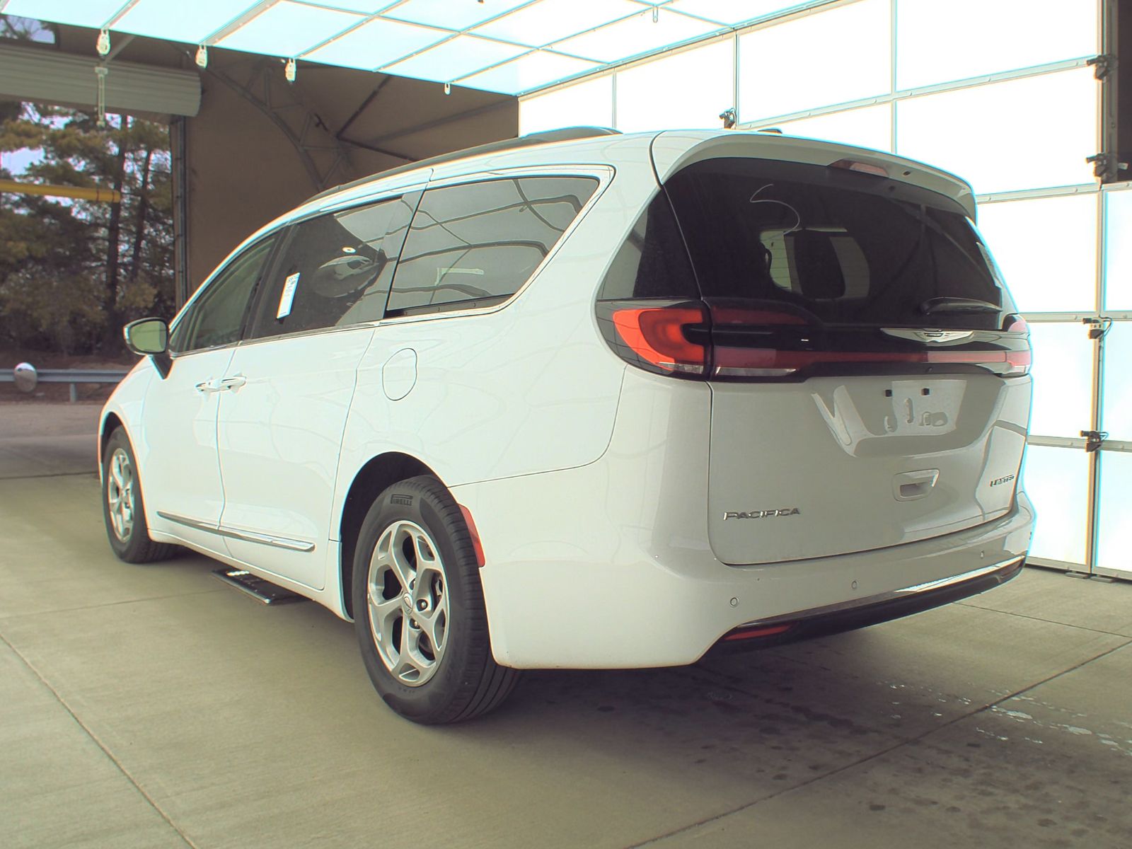 2023 Chrysler Pacifica Limited FWD