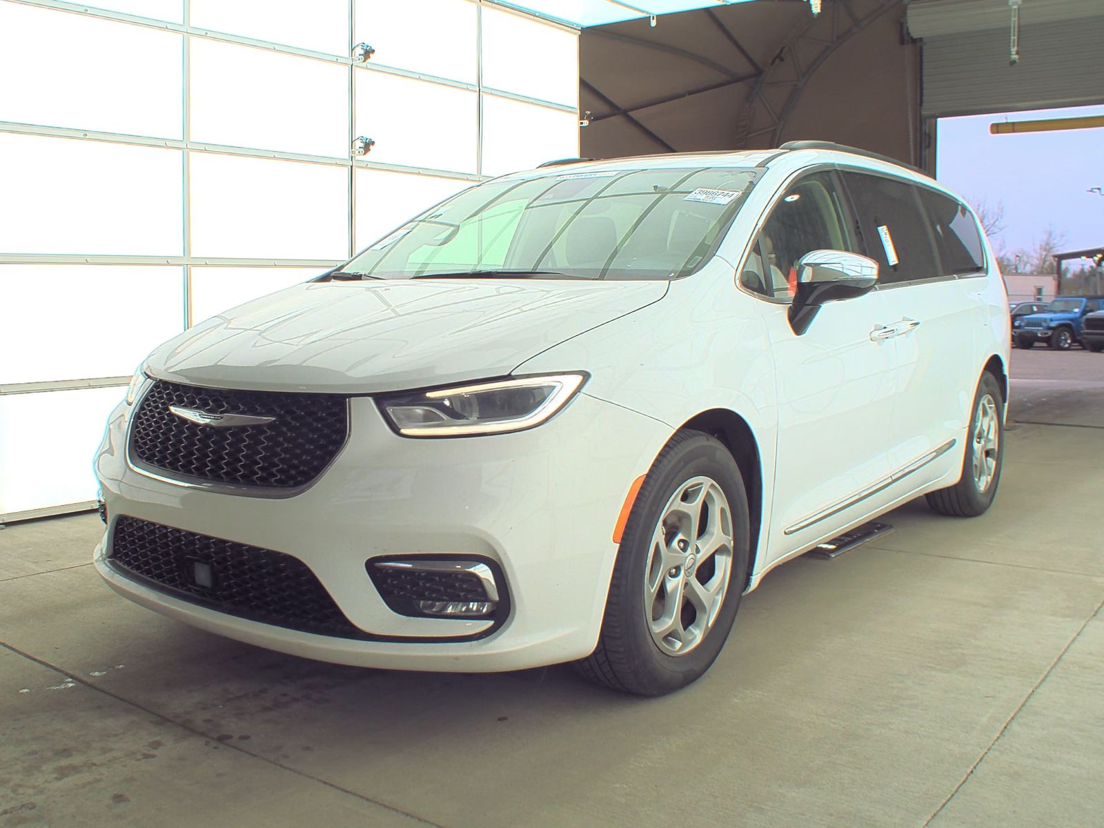 2023 Chrysler Pacifica Limited FWD