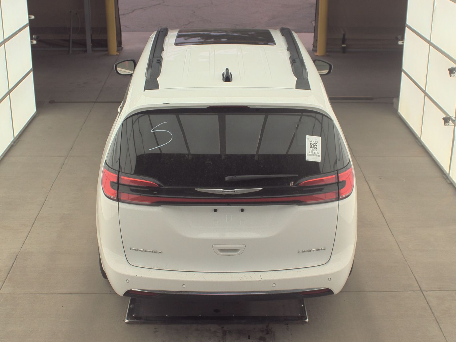 2023 Chrysler Pacifica Limited FWD