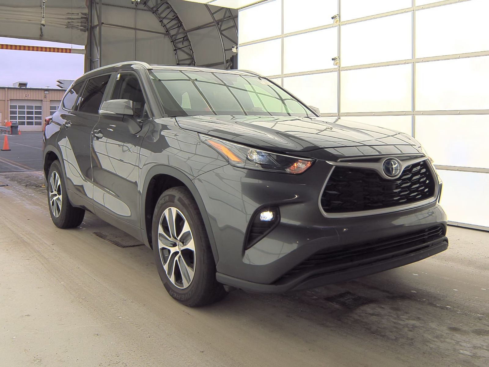 2023 Toyota Highlander Hybrid XLE FWD