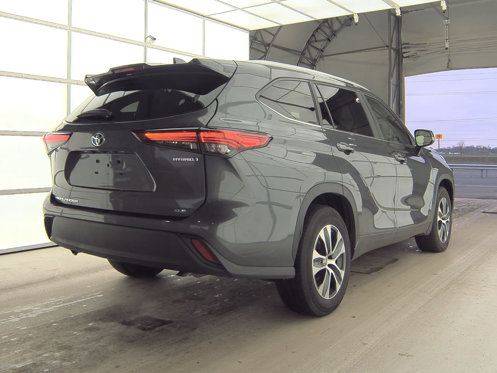2023 Toyota Highlander Hybrid XLE FWD