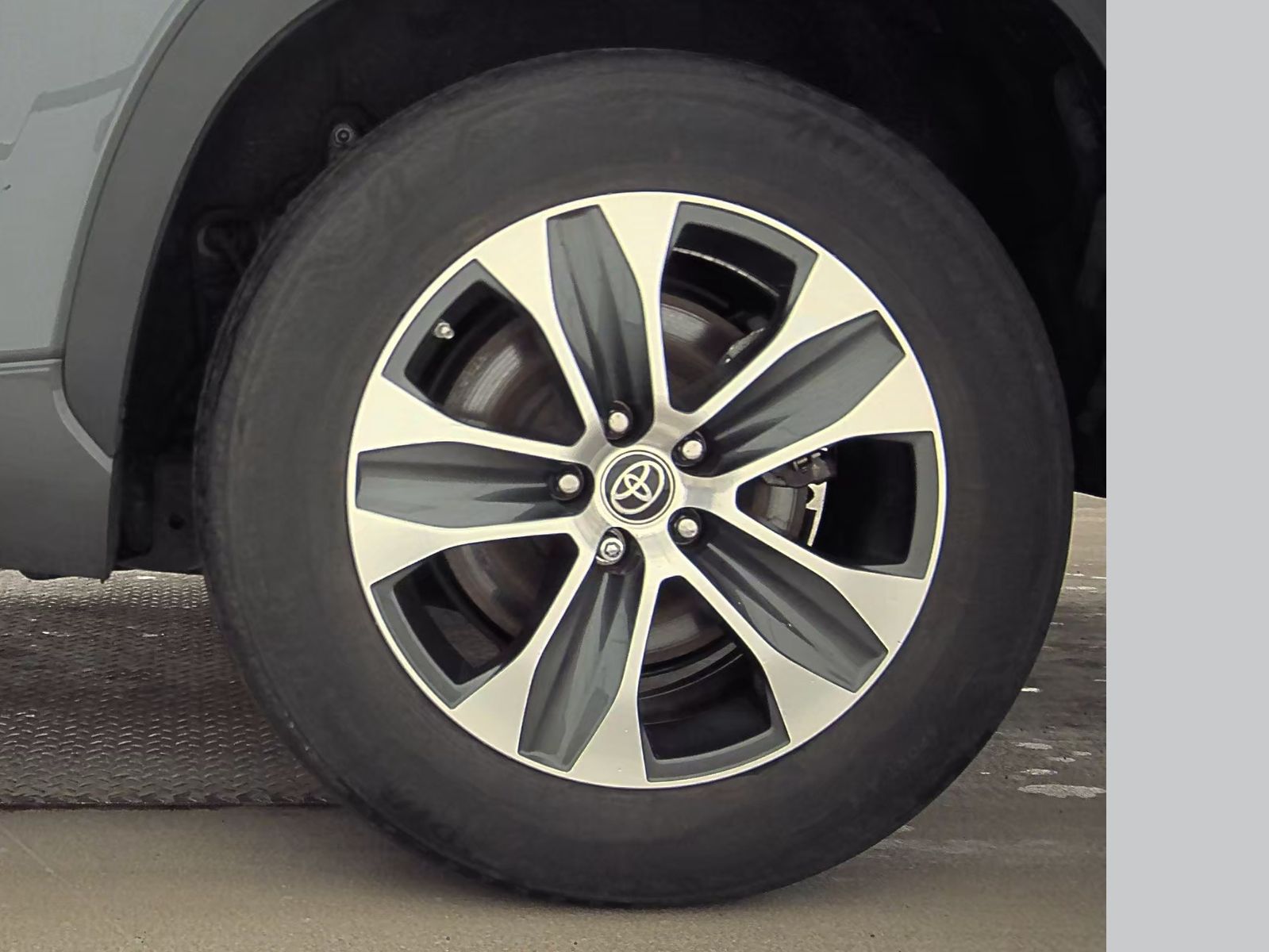2023 Toyota Highlander Hybrid XLE FWD