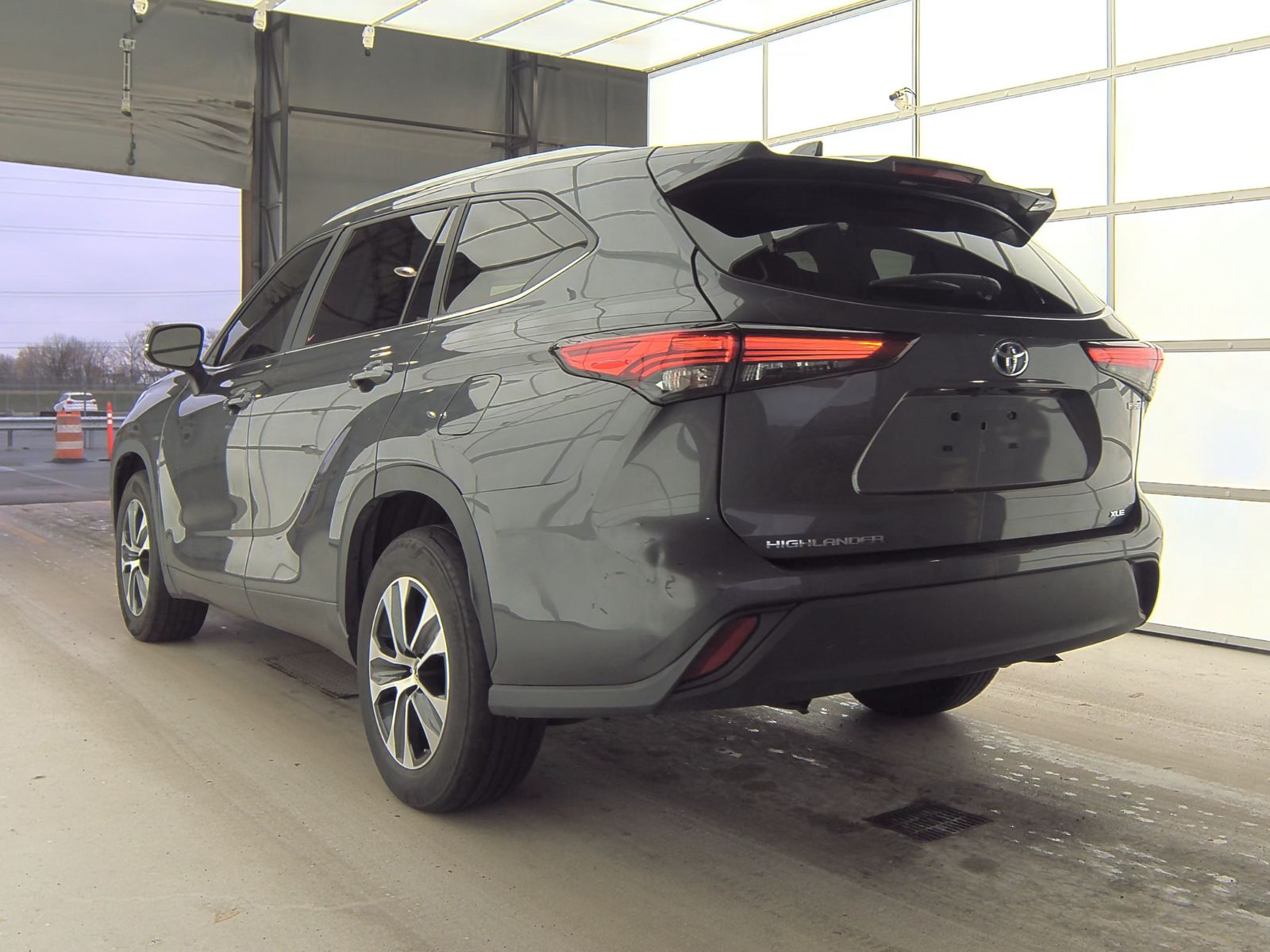 2023 Toyota Highlander Hybrid XLE FWD