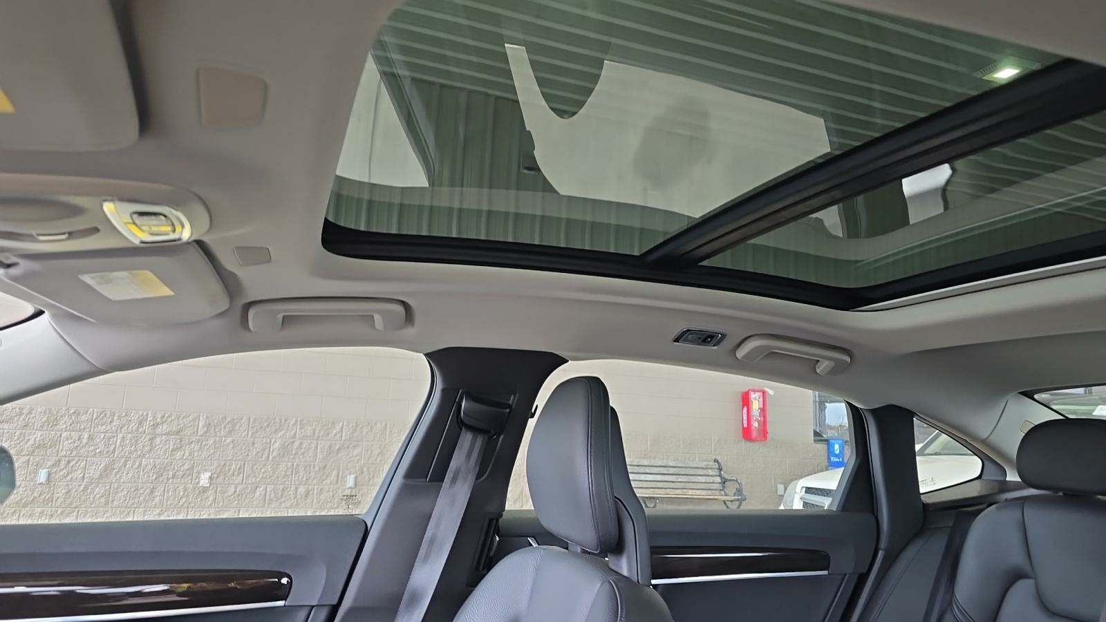 2018 Volvo S90 T5 Momentum AWD