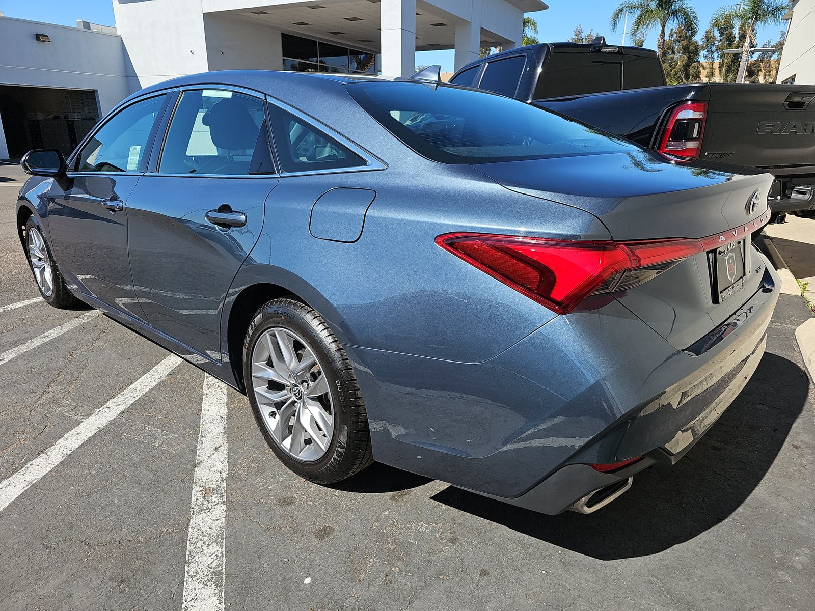 2022 Toyota Avalon XLE FWD