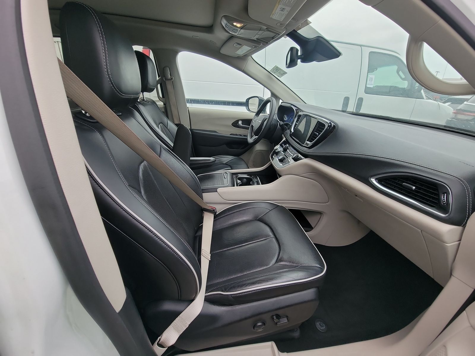 2023 Chrysler Pacifica Limited FWD