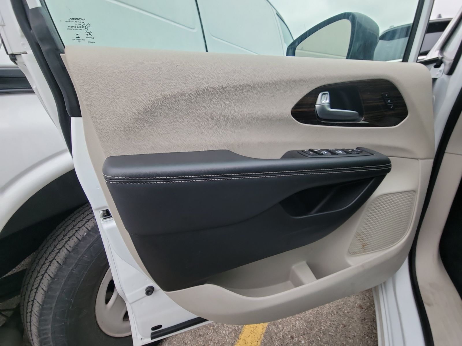 2023 Chrysler Pacifica Limited FWD