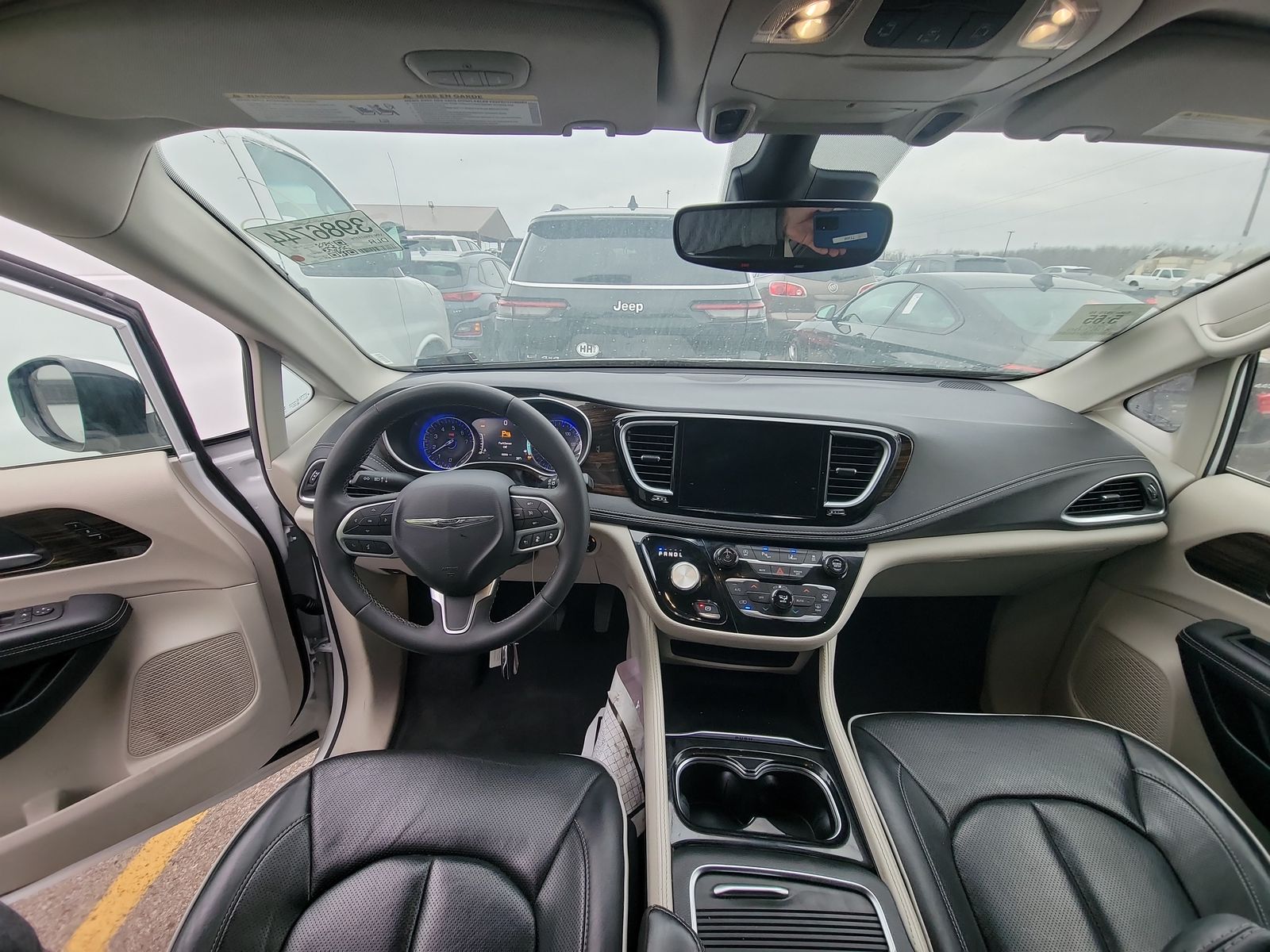 2023 Chrysler Pacifica Limited FWD