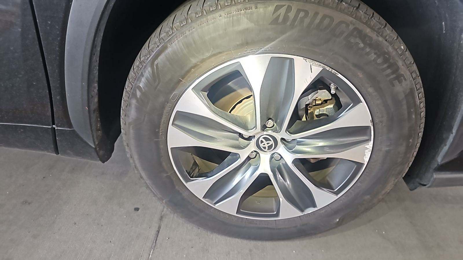 2022 Toyota Highlander Hybrid XLE FWD