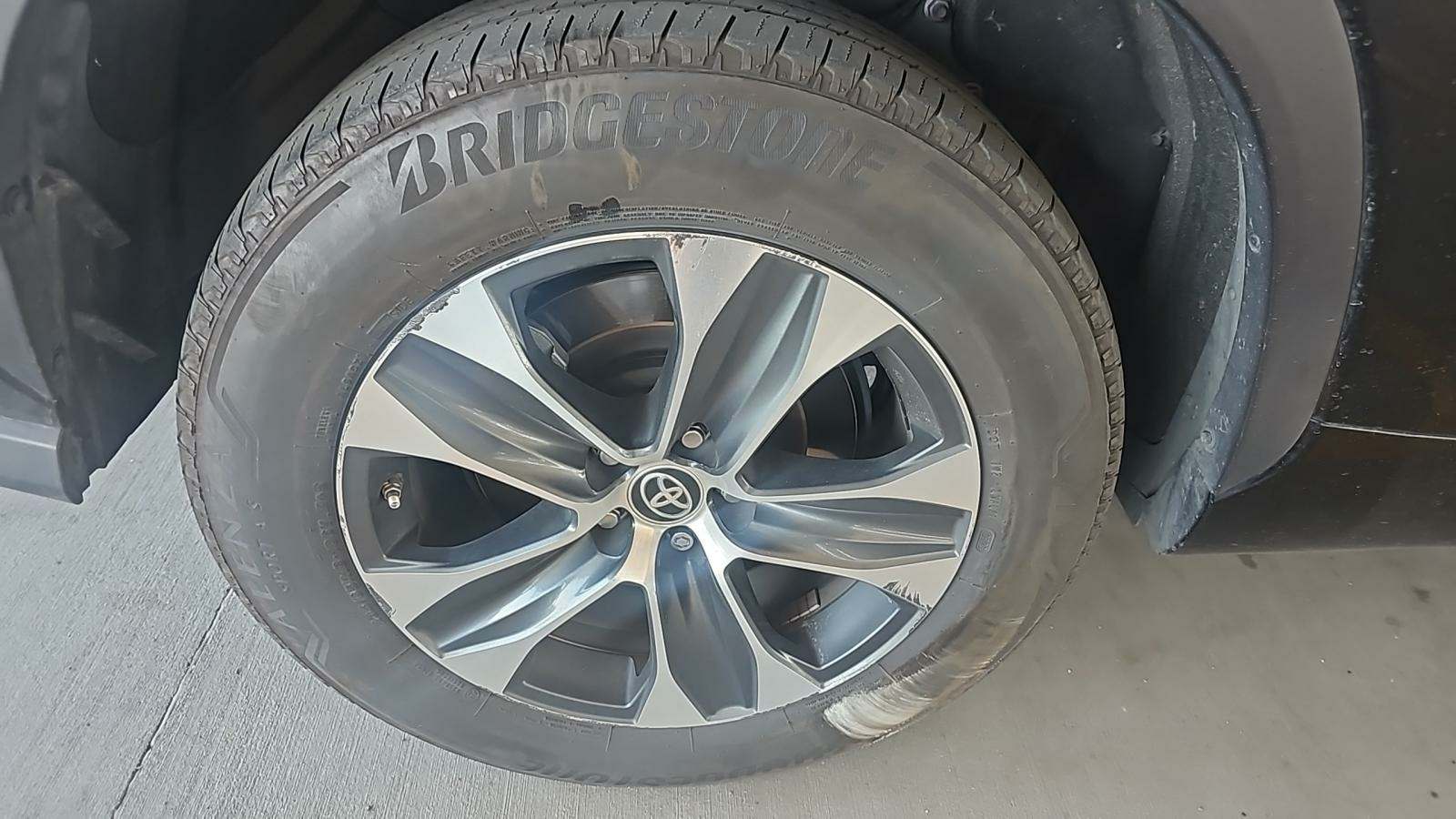 2022 Toyota Highlander Hybrid XLE FWD