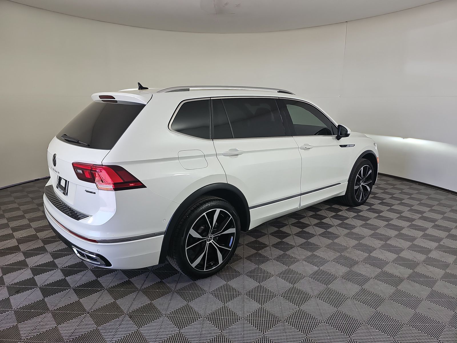 2024 Volkswagen Tiguan 2.0T SEL R-Line AWD