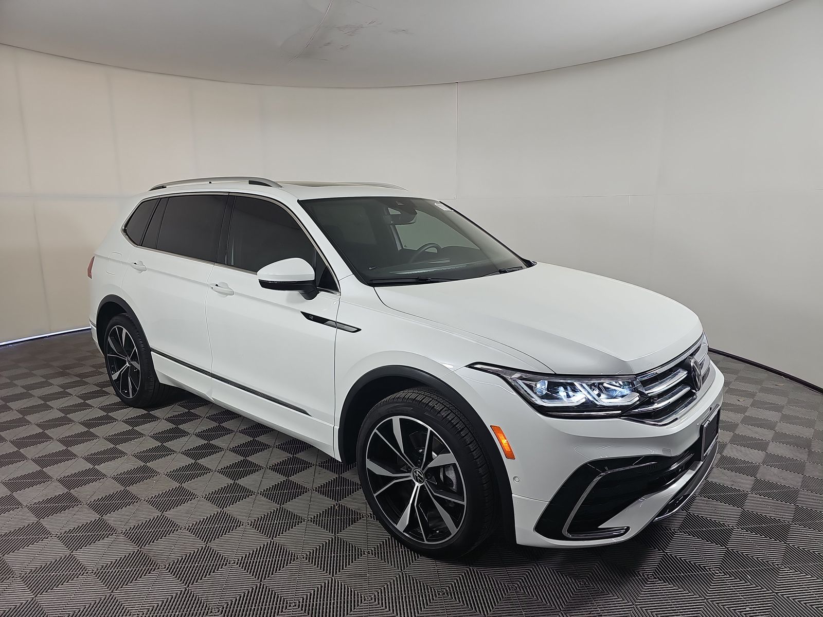 2024 Volkswagen Tiguan 2.0T SEL R-Line AWD