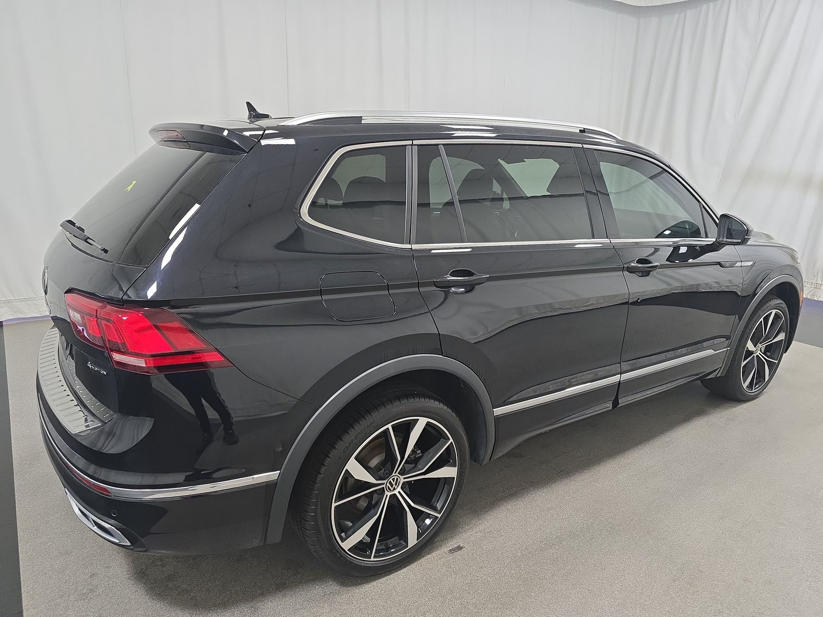 2024 Volkswagen Tiguan 2.0T SEL R-Line AWD