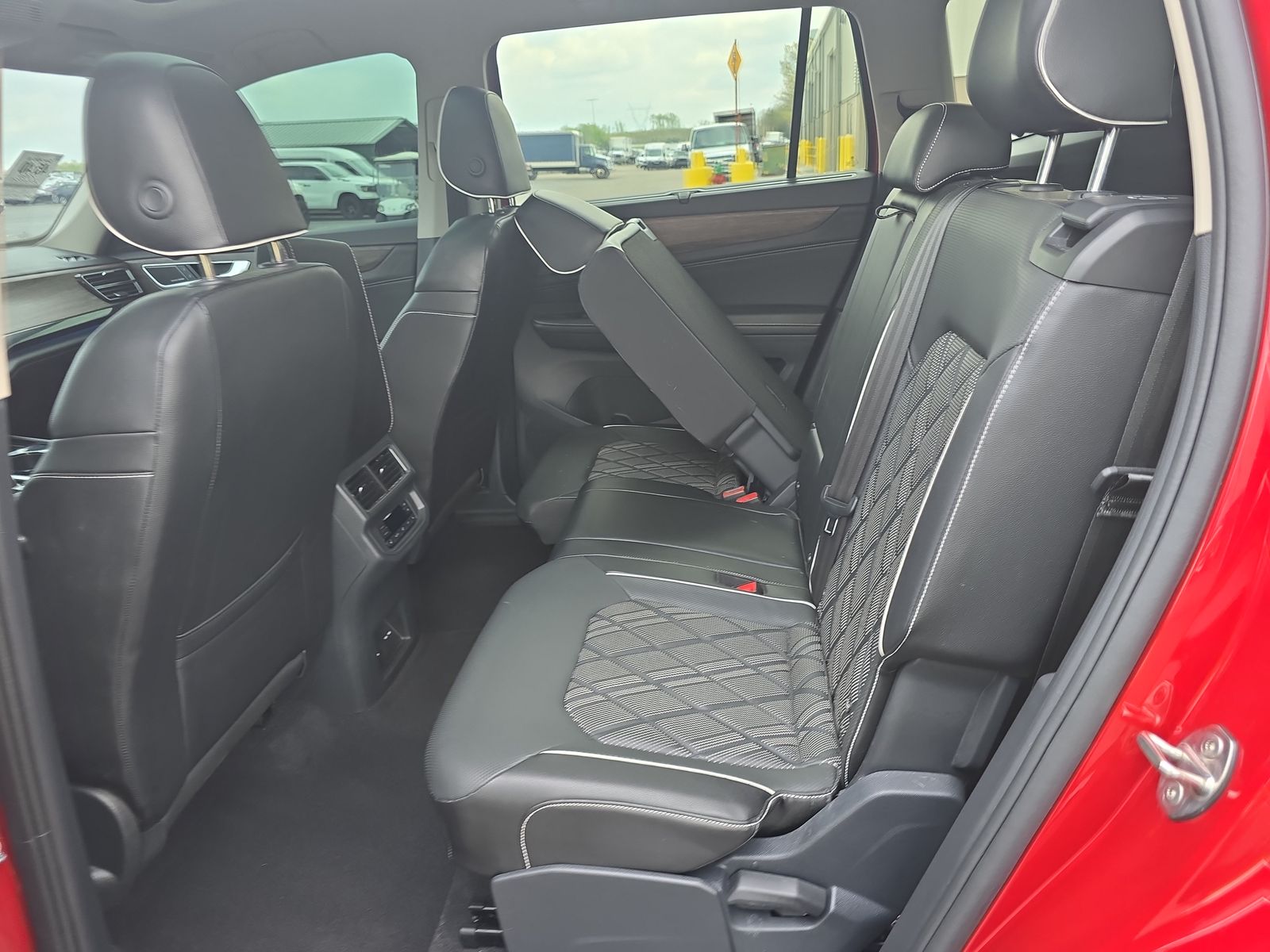 2024 Volkswagen Atlas 2.0T SEL Premium R-Line AWD