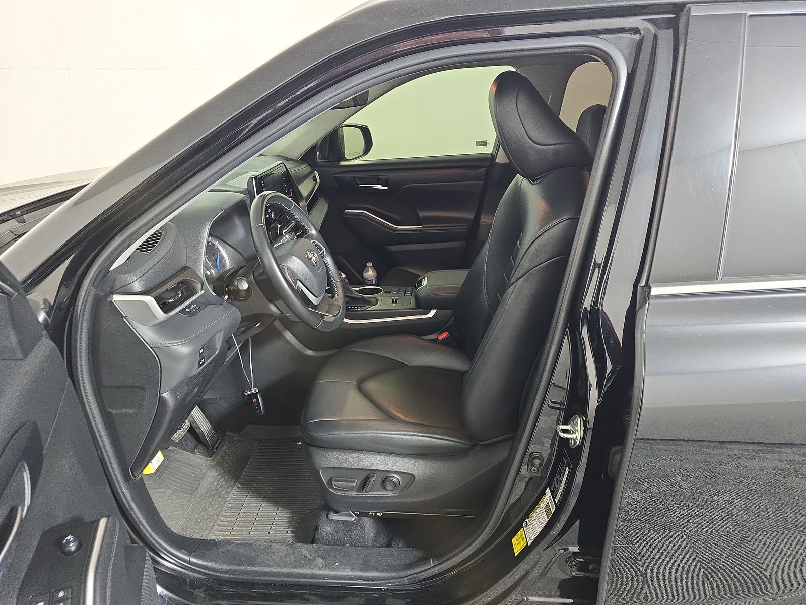 2022 Toyota Highlander Hybrid XLE FWD