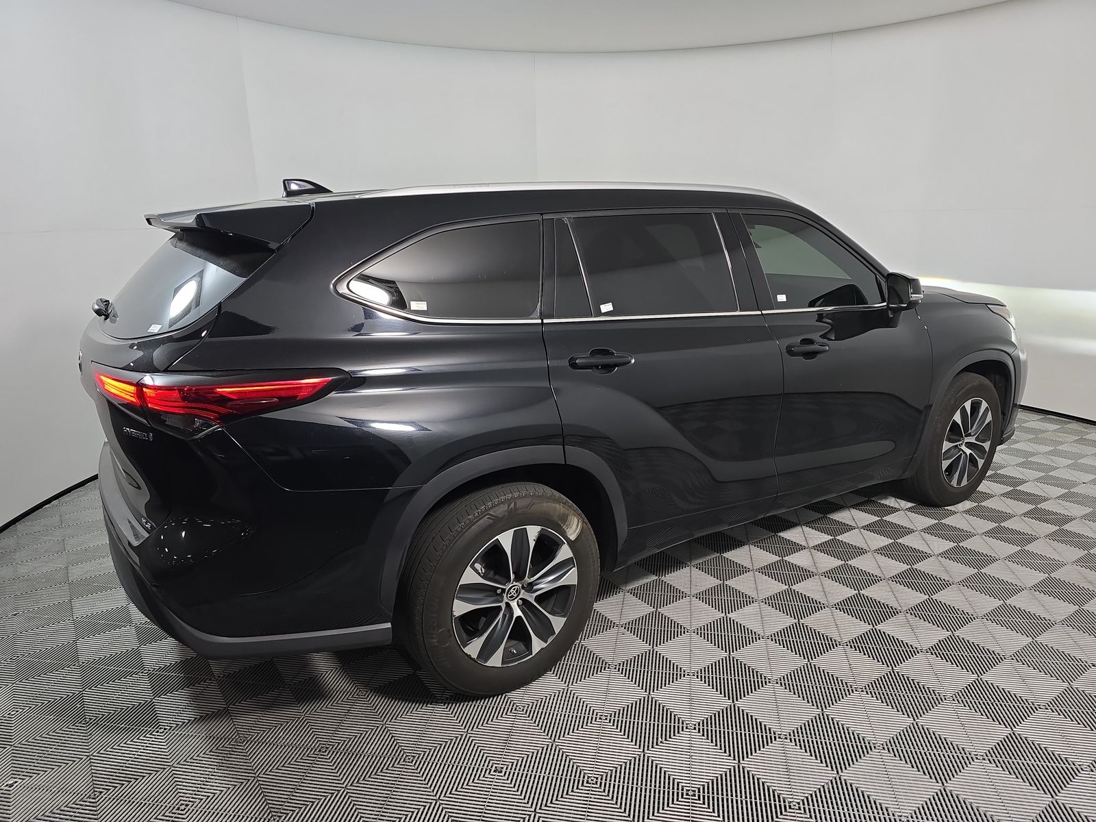 2022 Toyota Highlander Hybrid XLE FWD