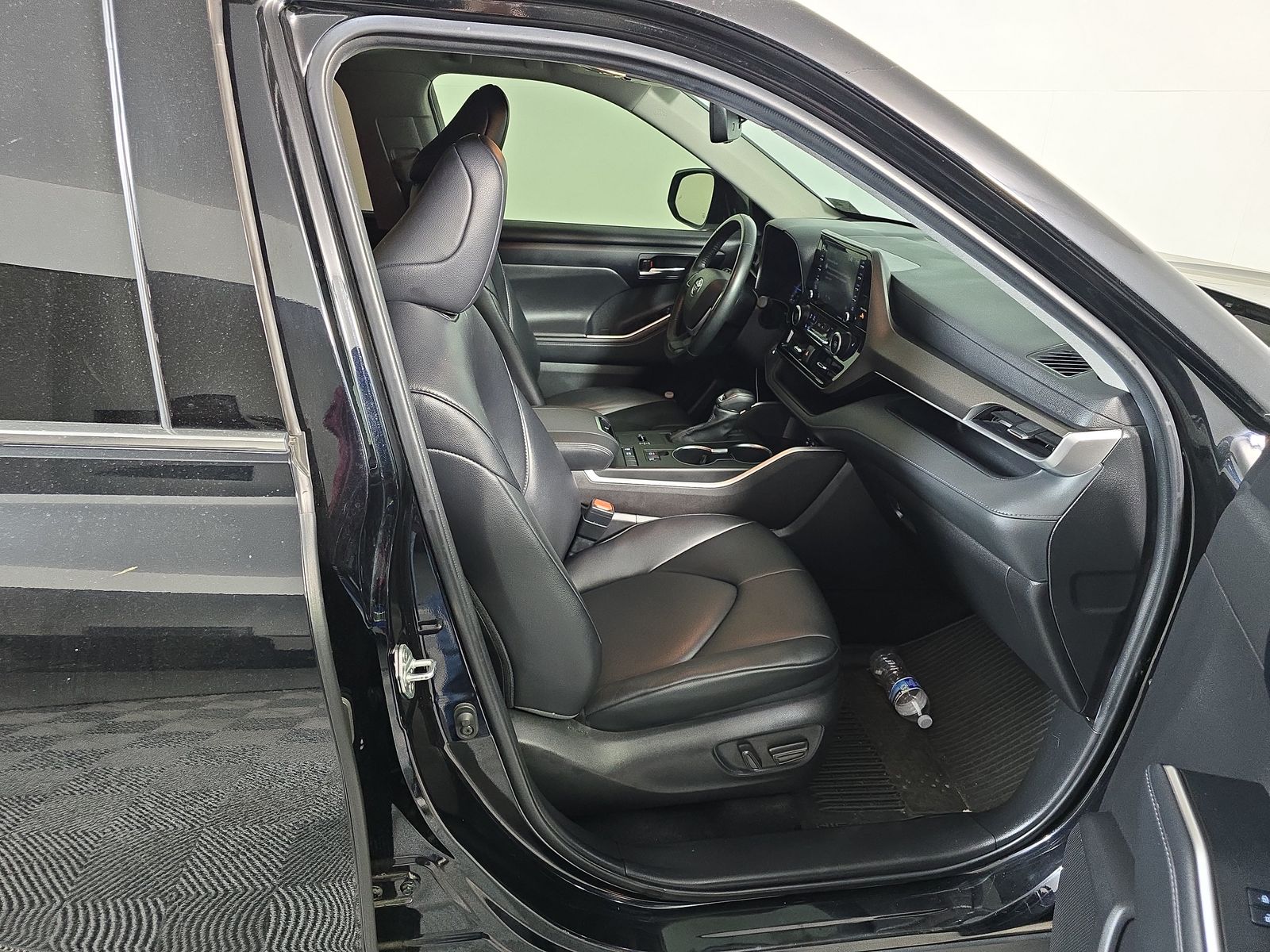 2022 Toyota Highlander Hybrid XLE FWD