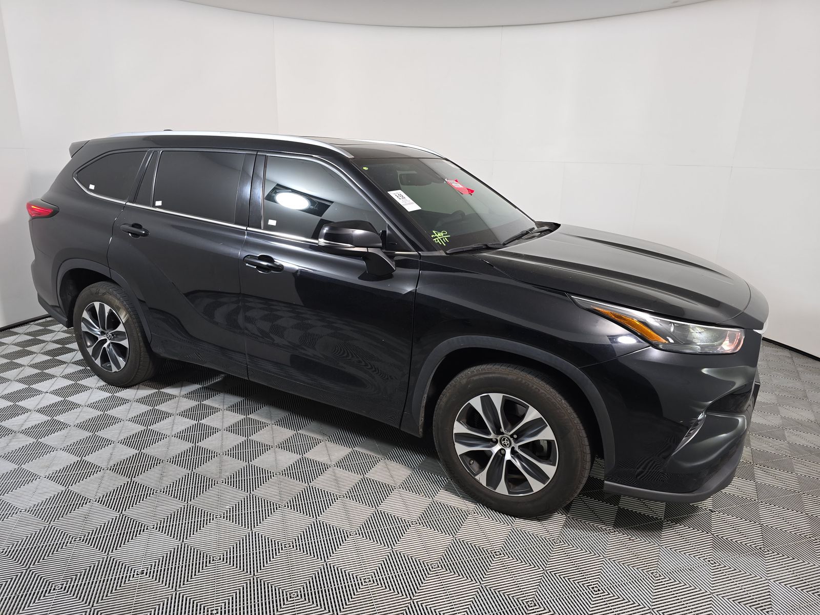 2022 Toyota Highlander Hybrid XLE FWD