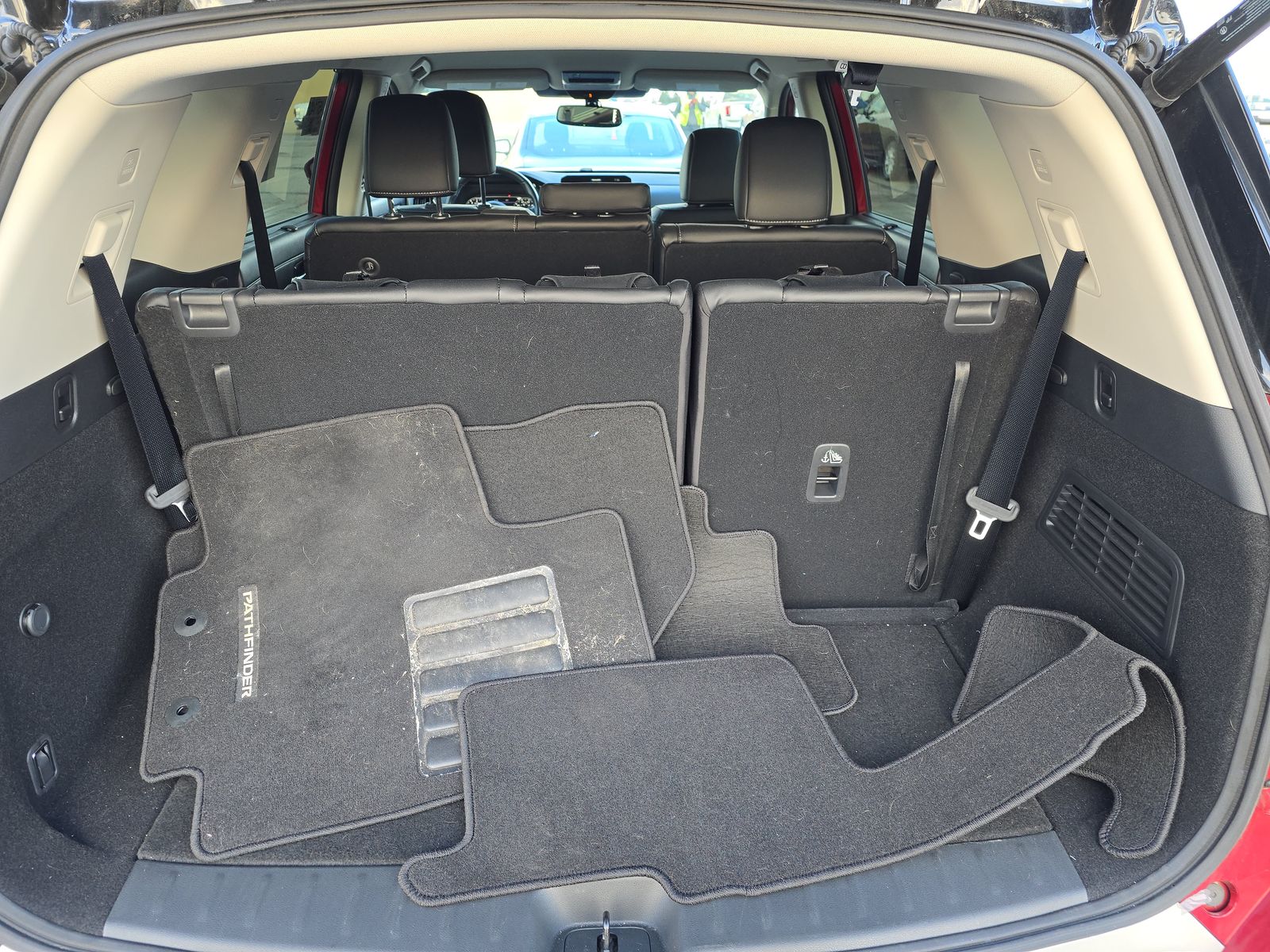 2022 Nissan Pathfinder SL AWD