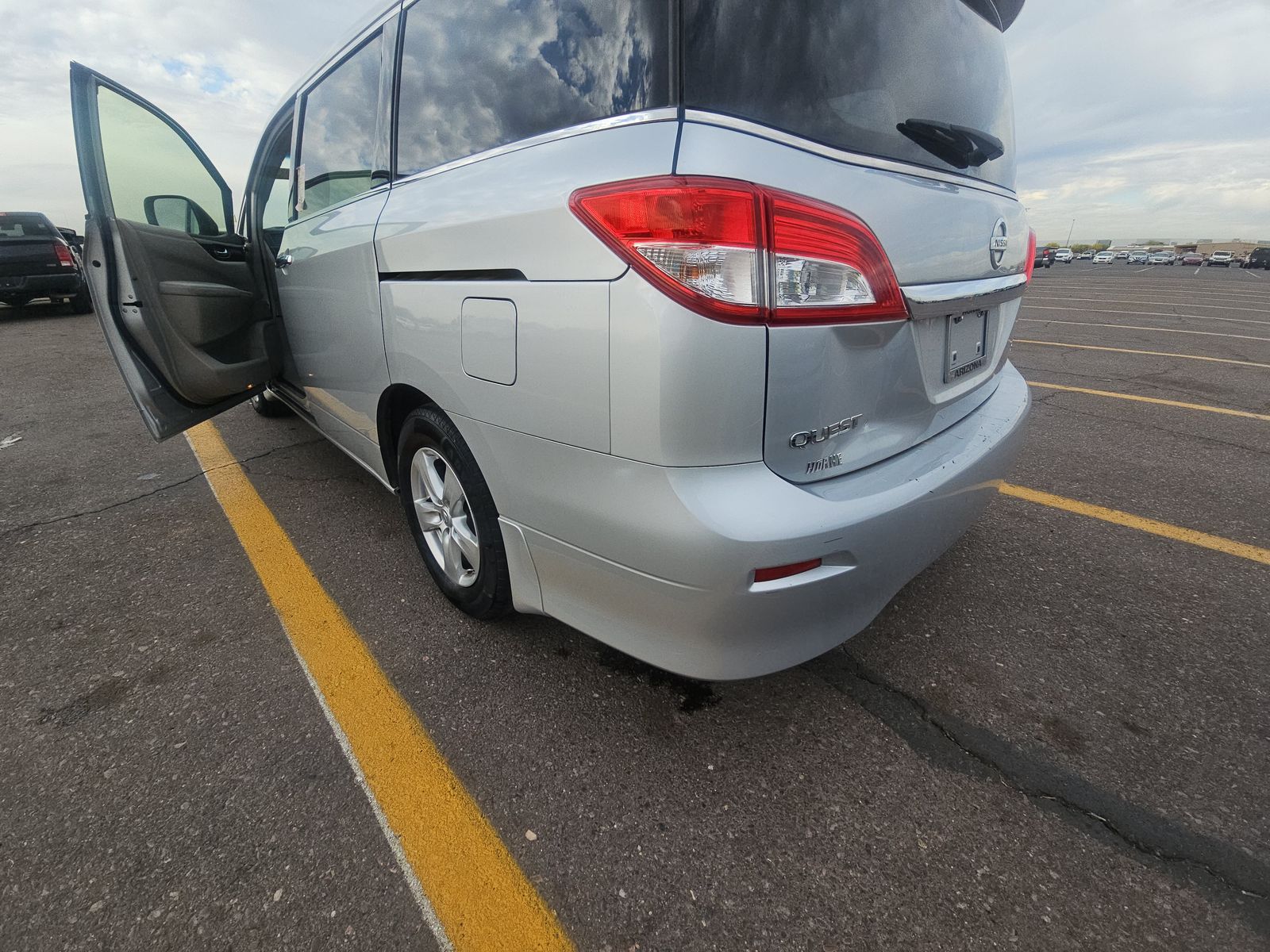 2014 Nissan Quest SV FWD