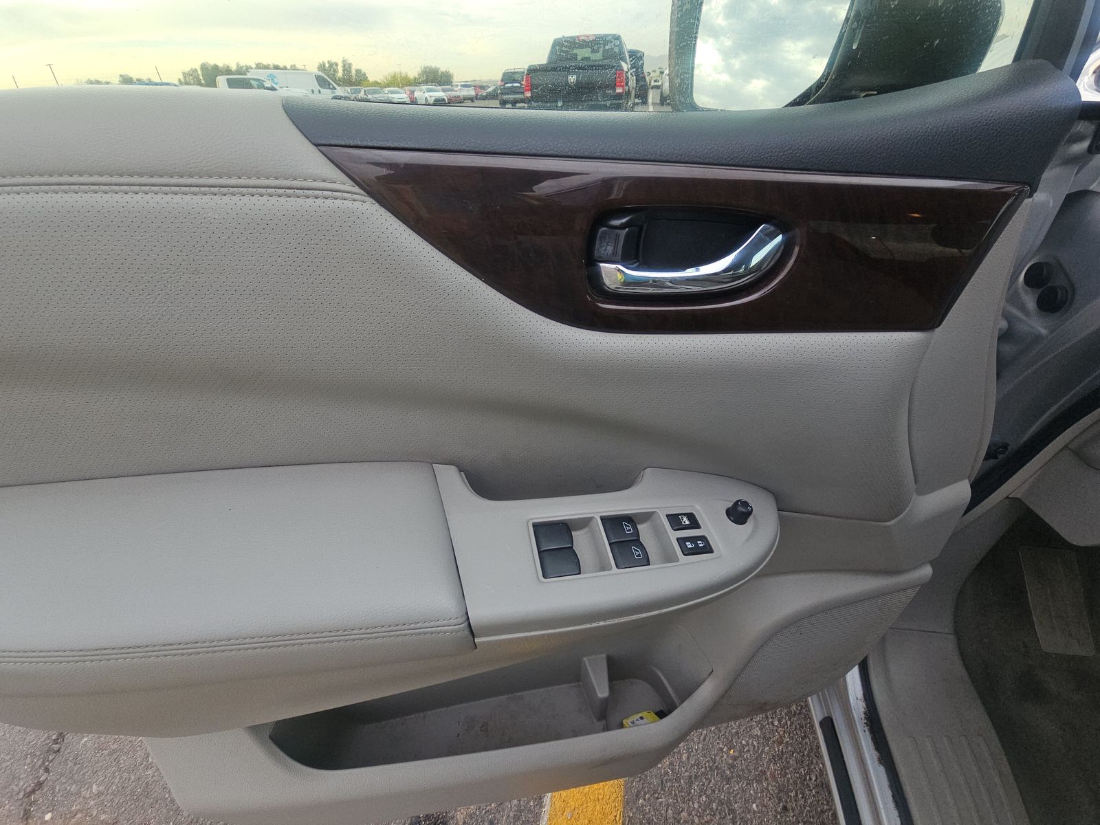 2014 Nissan Quest SV FWD