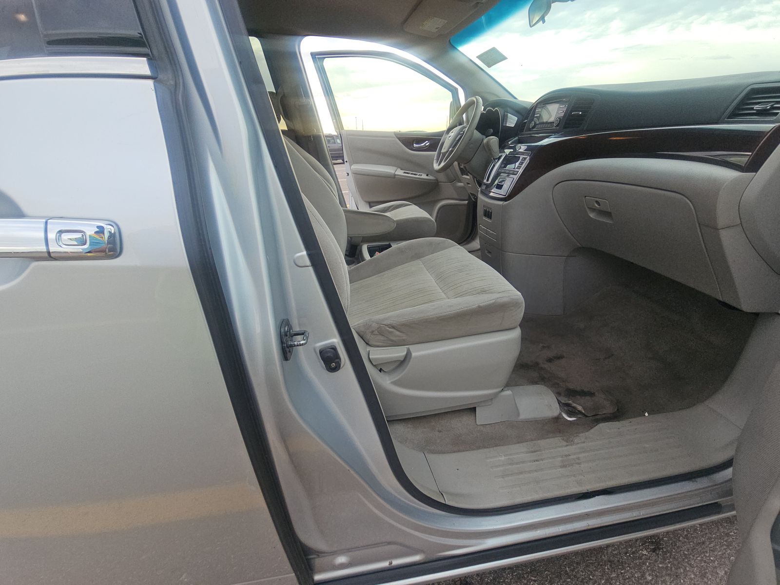 2014 Nissan Quest SV FWD