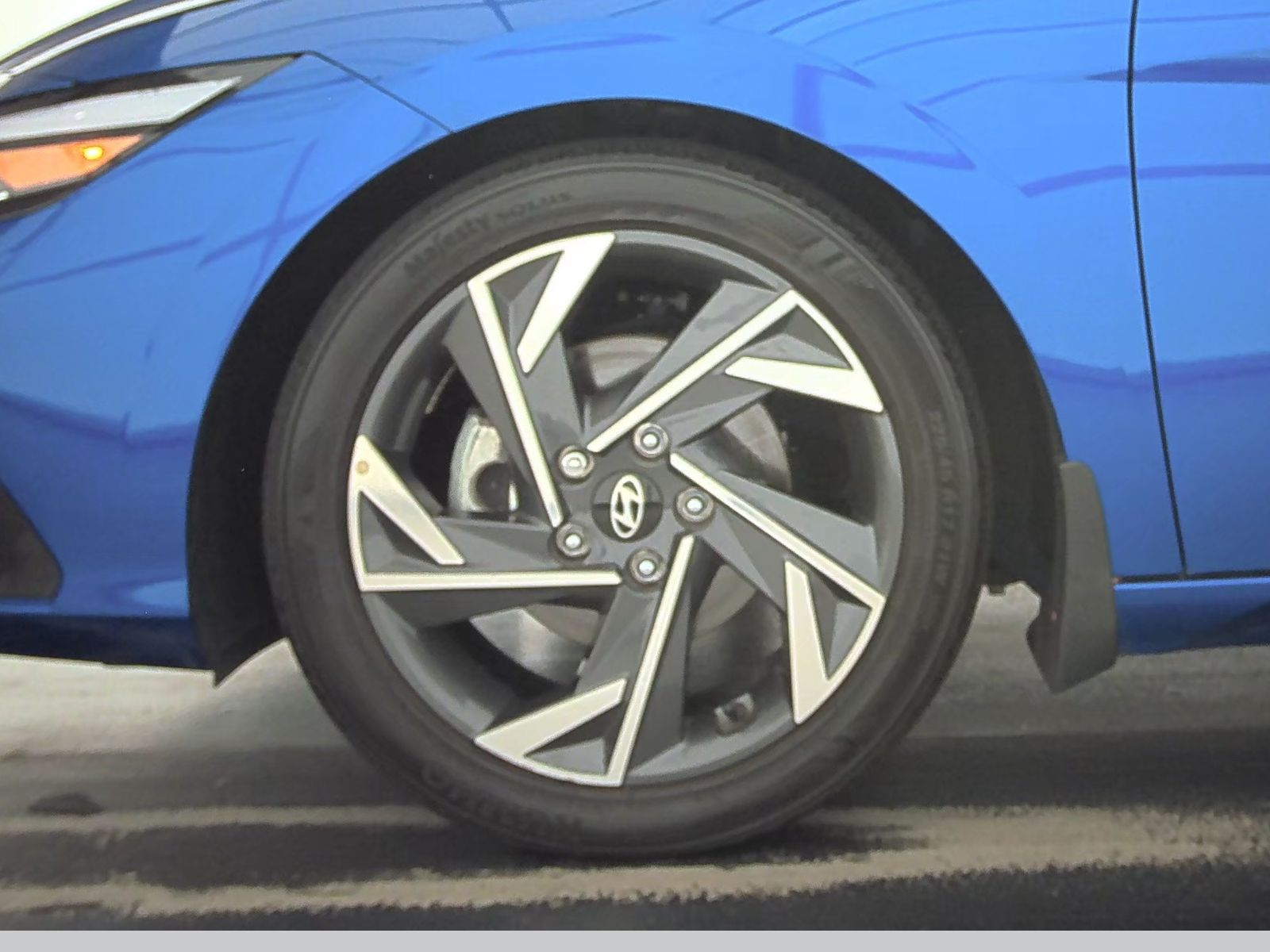 2024 Hyundai Elantra Limited FWD