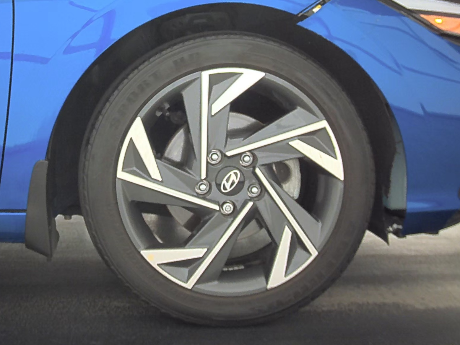 2024 Hyundai Elantra Limited FWD