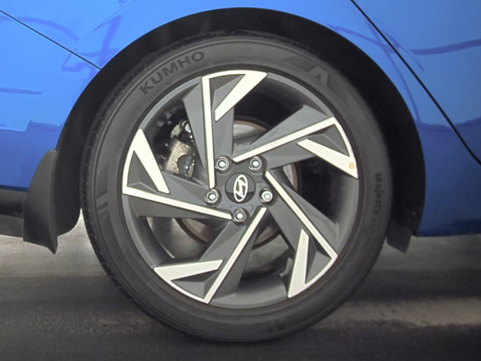 2024 Hyundai Elantra Limited FWD