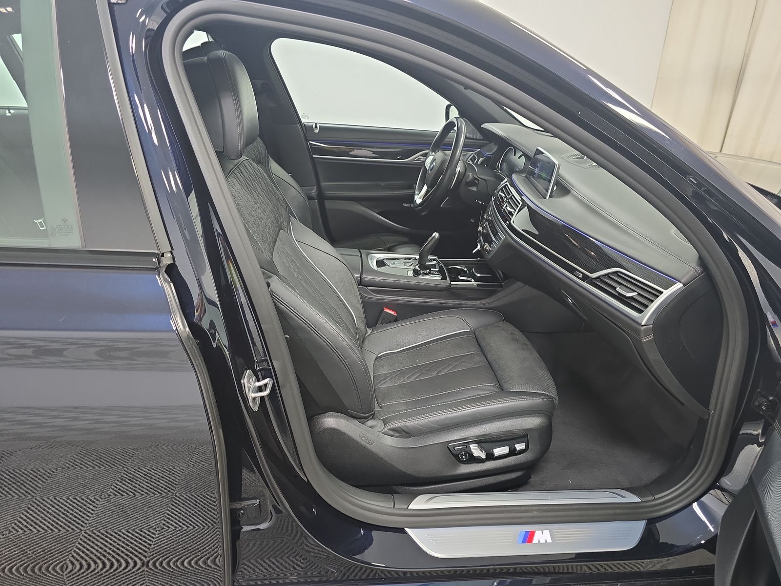 2018 BMW 7 Series 750i RWD