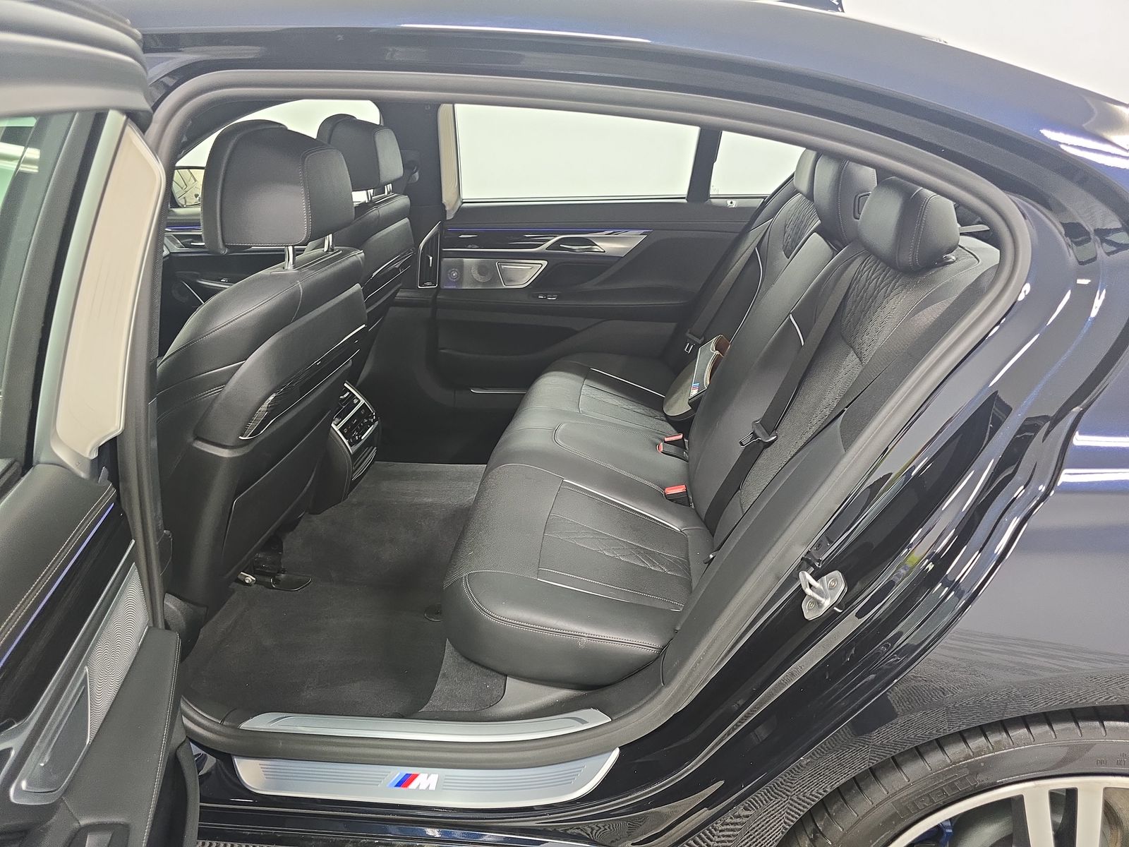 2018 BMW 7 Series 750i RWD