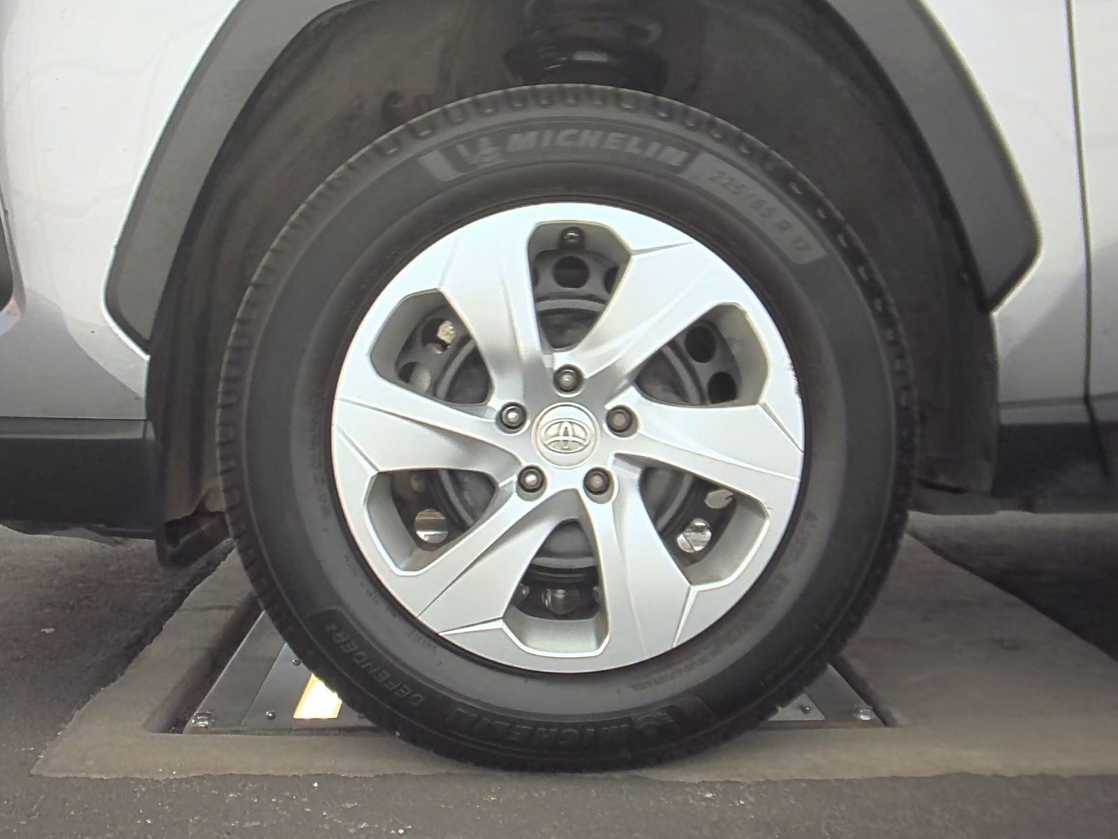 2021 Toyota RAV4 LE FWD