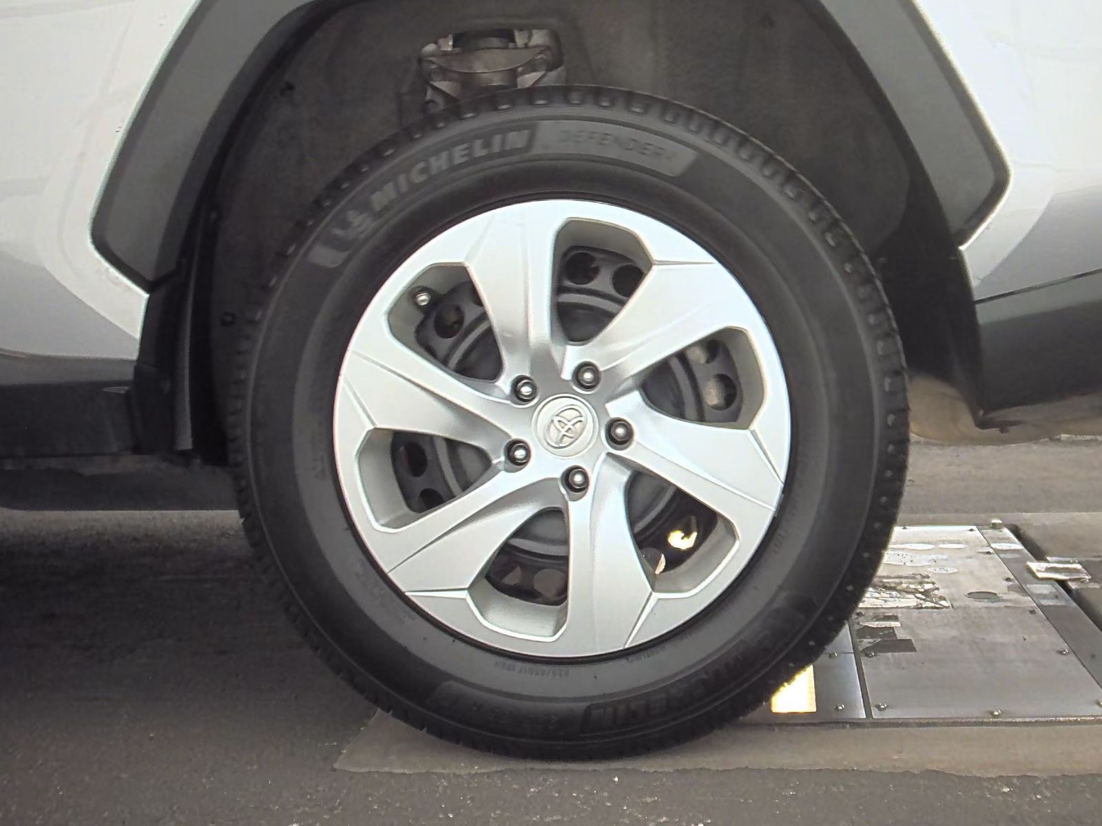 2021 Toyota RAV4 LE FWD