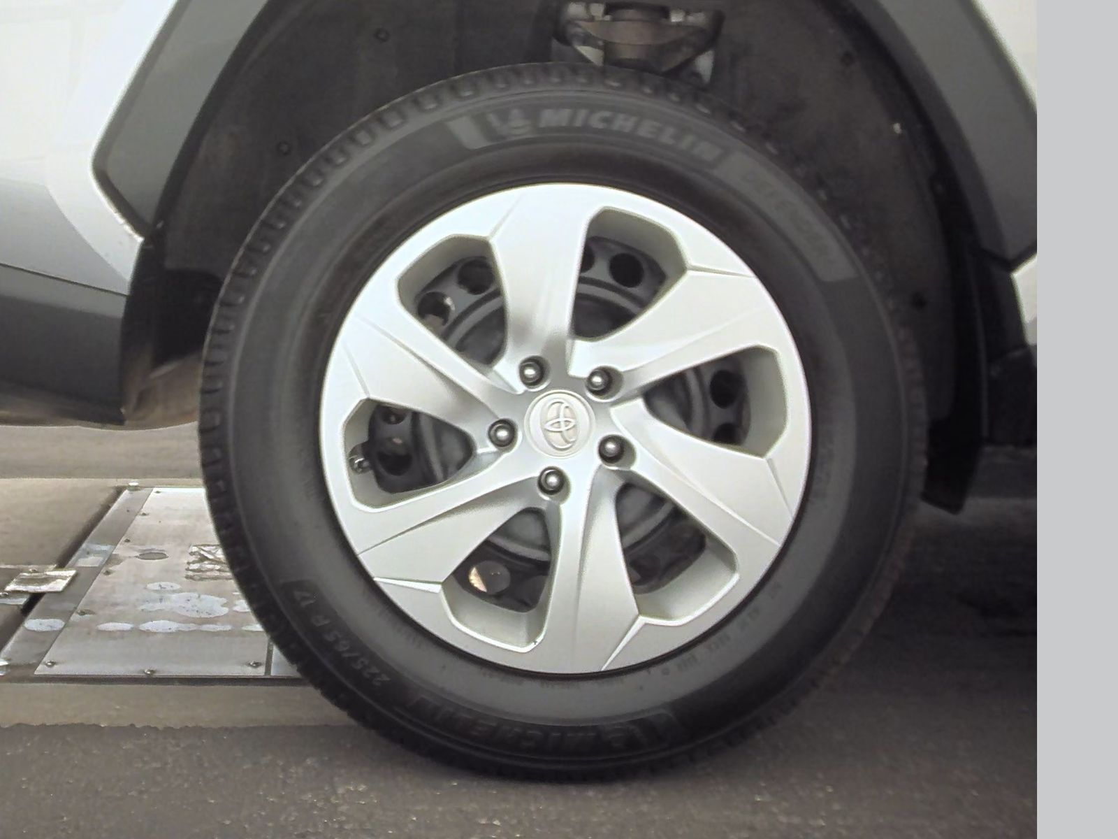 2021 Toyota RAV4 LE FWD