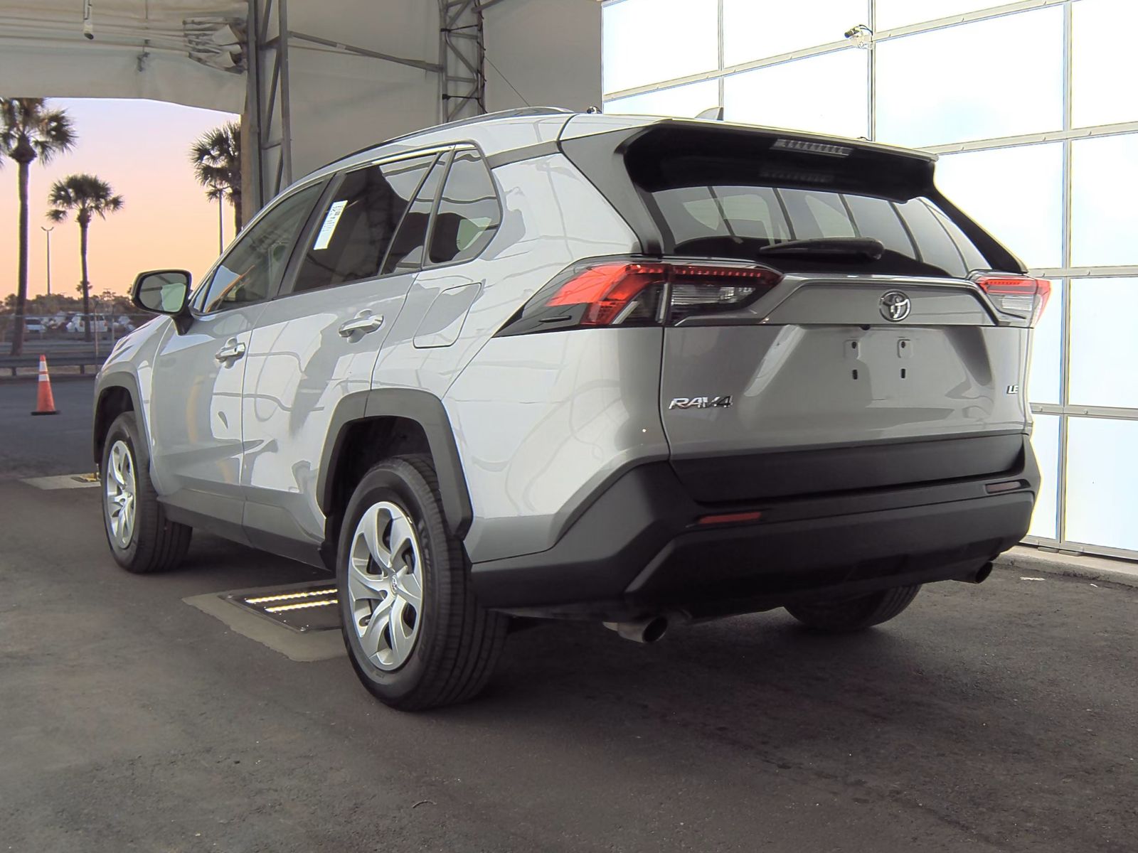 2021 Toyota RAV4 LE FWD