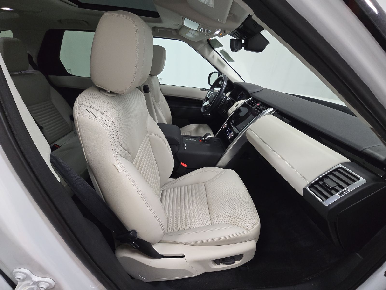 2023 Land Rover Discovery S AWD