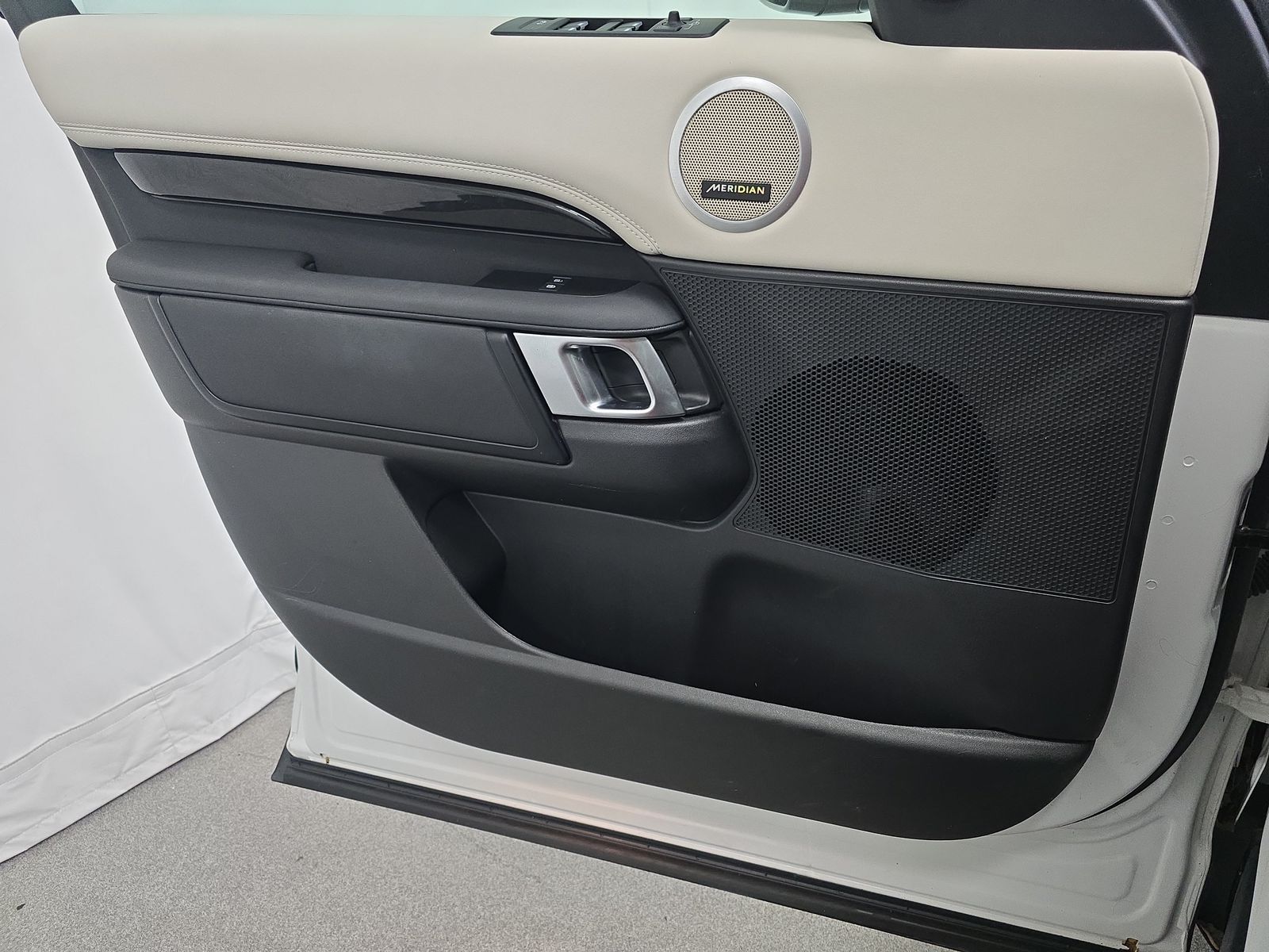 2023 Land Rover Discovery S AWD