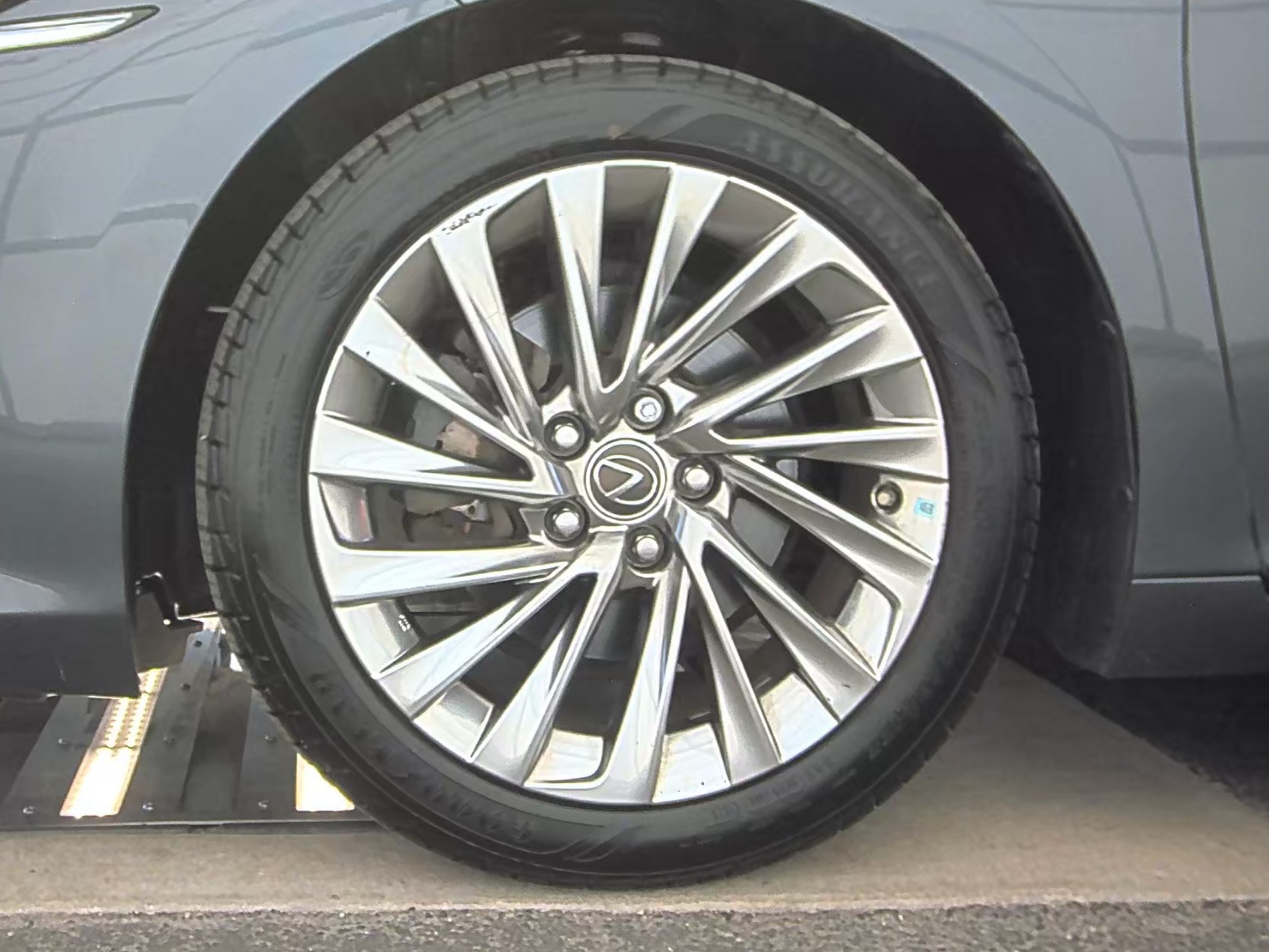2022 Lexus ES ES 300h Luxury FWD