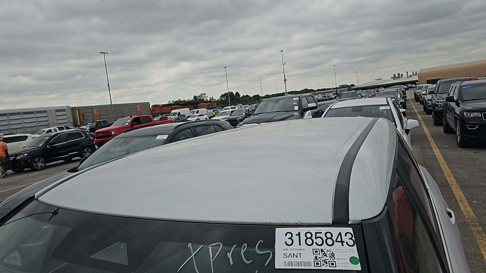 2024 Mitsubishi Outlander ES FWD