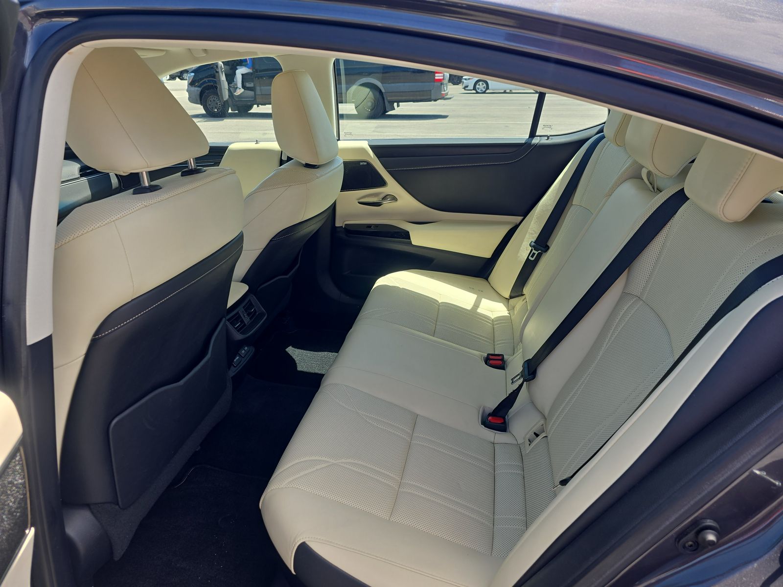 2022 Lexus ES ES 300h Luxury FWD