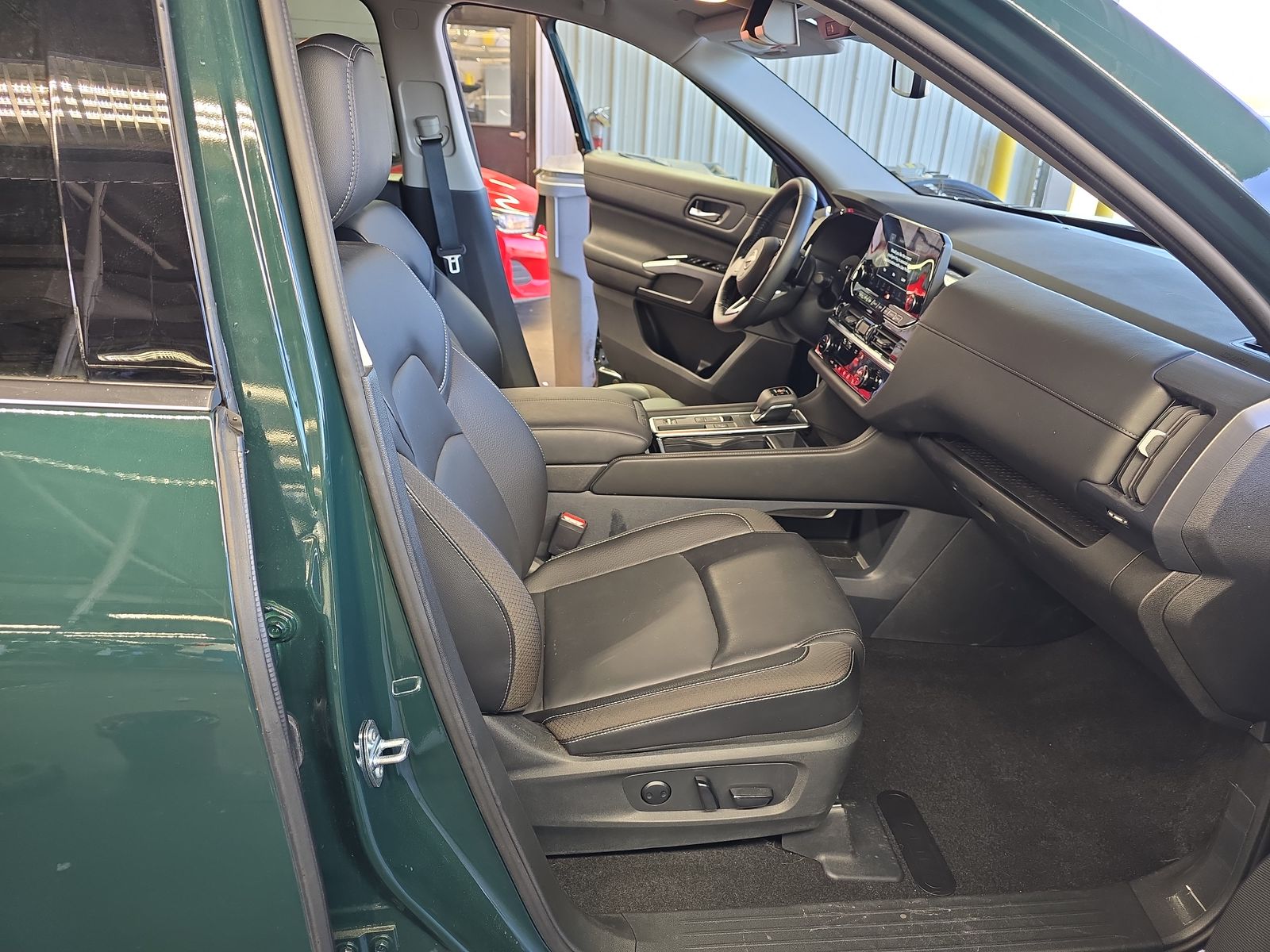 2024 Nissan Pathfinder SL FWD