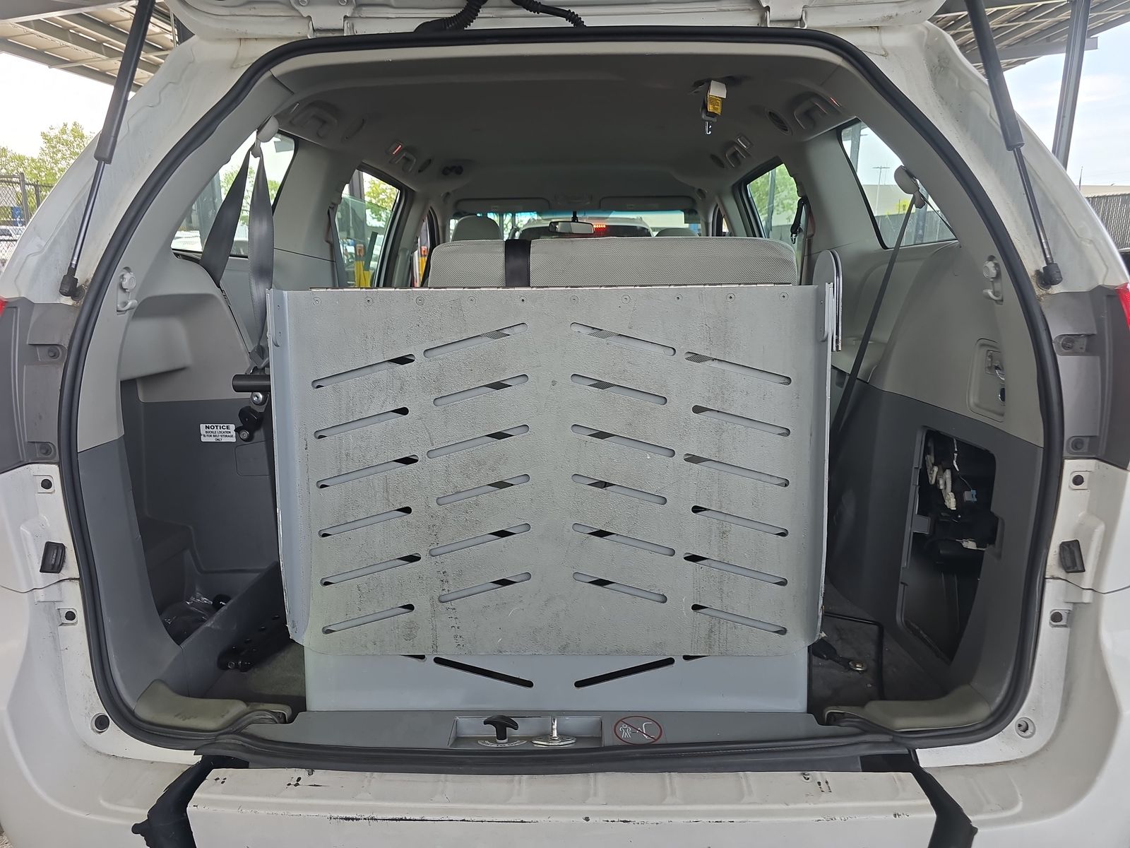 2014 Toyota Sienna L FWD
