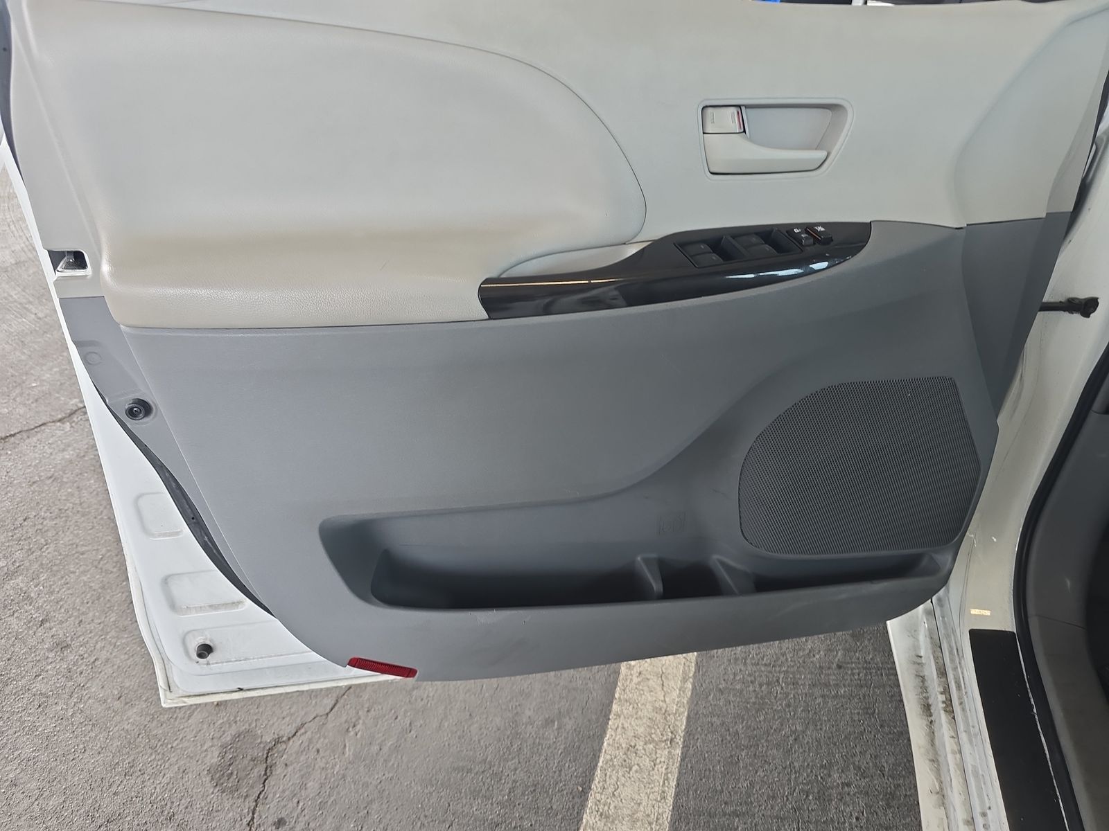 2014 Toyota Sienna L FWD