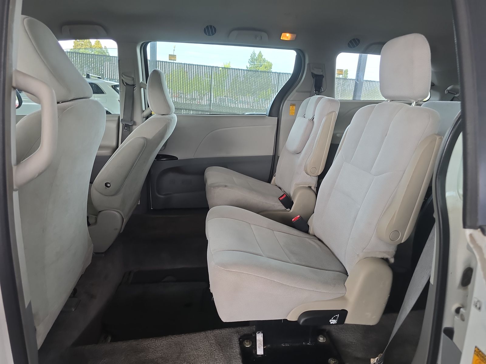 2014 Toyota Sienna L FWD